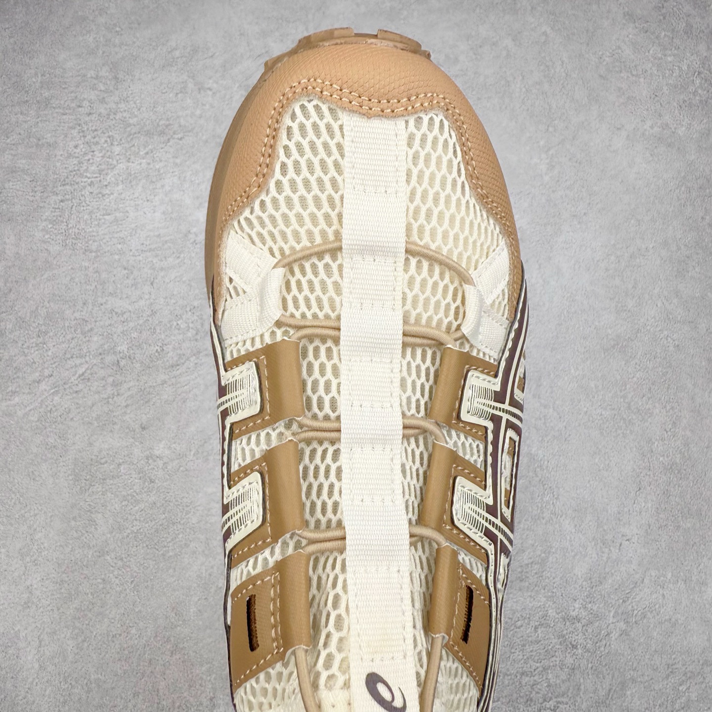 图片[4]-Asics Gel-Sonoma TR 亚瑟士舒适百搭减震防滑耐磨低帮生活休闲鞋 ASICS（亚瑟士）是日本实业家鬼冢喜八郎创立的跑鞋运动品牌，名字想法源自著名的拉丁谚语“AnimaSana In Corpore Sano”，意为“健全的精神寓于强健的体魄”。正如其名字的含义，ASICS亚瑟士一直坚信保持身体的健康与活力是打造健康快乐的生活方式的最佳途径。亚瑟士的跑鞋、篮球鞋等系列集专业与美貌于一身，拥有极高的热度。2016年，ASICS在“2016年日本最佳全球品牌”排行榜名列第17名。尺码：36 37 37.5 38 39 39.5 40 40.5 41.5 42 42.5 43.5 44 45-选品中心