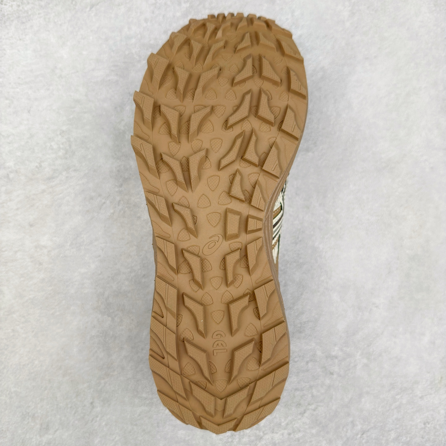 图片[9]-Asics Gel-Sonoma TR 亚瑟士舒适百搭减震防滑耐磨低帮生活休闲鞋 ASICS（亚瑟士）是日本实业家鬼冢喜八郎创立的跑鞋运动品牌，名字想法源自著名的拉丁谚语“AnimaSana In Corpore Sano”，意为“健全的精神寓于强健的体魄”。正如其名字的含义，ASICS亚瑟士一直坚信保持身体的健康与活力是打造健康快乐的生活方式的最佳途径。亚瑟士的跑鞋、篮球鞋等系列集专业与美貌于一身，拥有极高的热度。2016年，ASICS在“2016年日本最佳全球品牌”排行榜名列第17名。尺码：36 37 37.5 38 39 39.5 40 40.5 41.5 42 42.5 43.5 44 45-选品中心