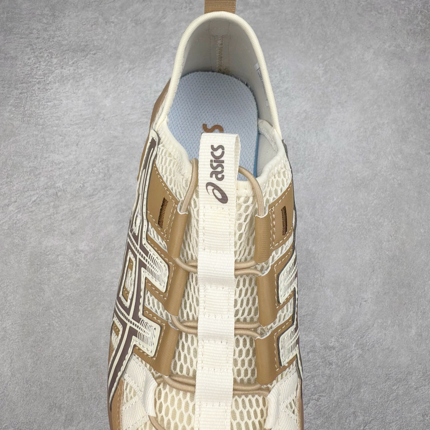 图片[5]-Asics Gel-Sonoma TR 亚瑟士舒适百搭减震防滑耐磨低帮生活休闲鞋 ASICS（亚瑟士）是日本实业家鬼冢喜八郎创立的跑鞋运动品牌，名字想法源自著名的拉丁谚语“AnimaSana In Corpore Sano”，意为“健全的精神寓于强健的体魄”。正如其名字的含义，ASICS亚瑟士一直坚信保持身体的健康与活力是打造健康快乐的生活方式的最佳途径。亚瑟士的跑鞋、篮球鞋等系列集专业与美貌于一身，拥有极高的热度。2016年，ASICS在“2016年日本最佳全球品牌”排行榜名列第17名。尺码：36 37 37.5 38 39 39.5 40 40.5 41.5 42 42.5 43.5 44 45-选品中心