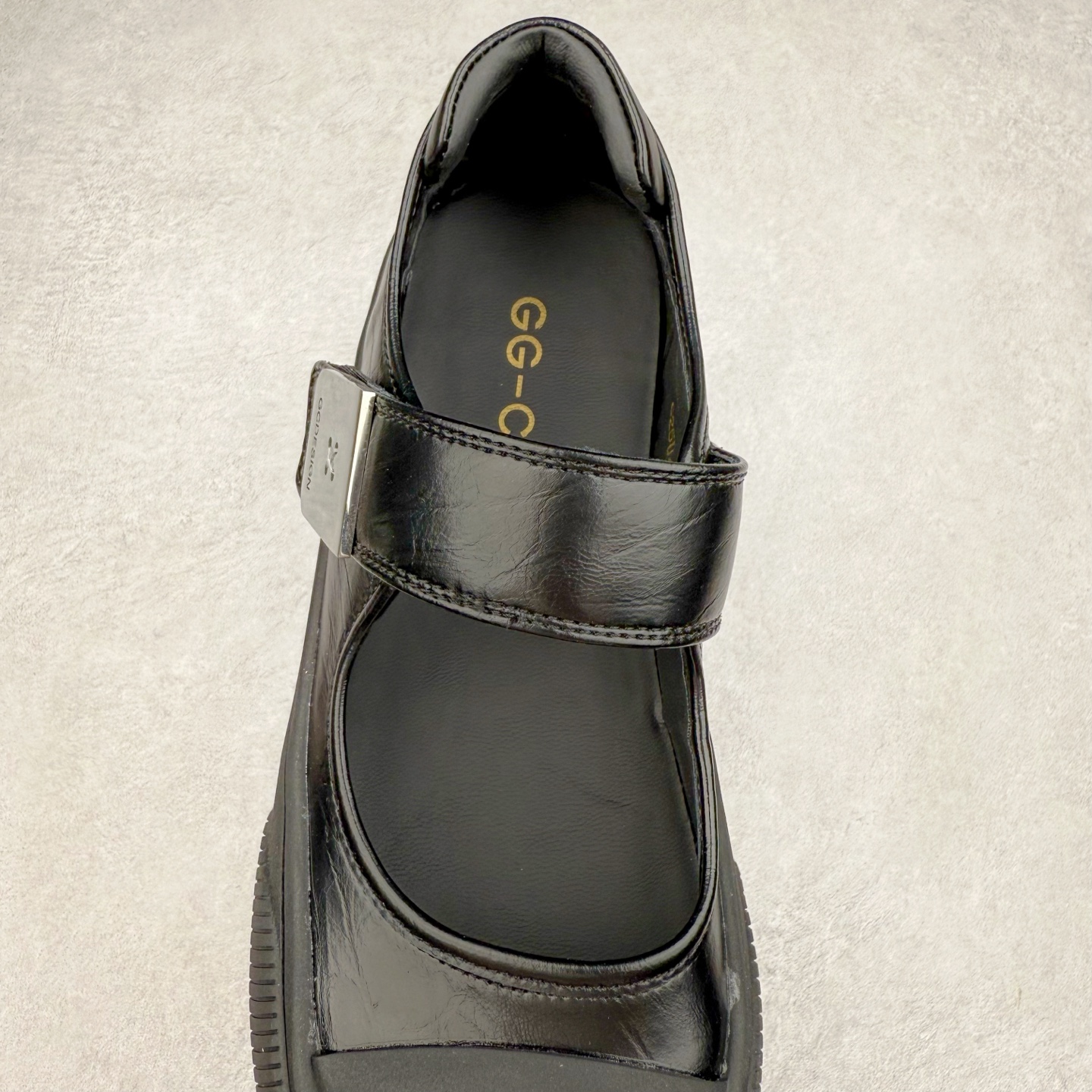 图片[5]-新晋潮流鞋靴品牌GGCC夏季新款 4.5cm厚底【银河微光】陈都灵同款 GG-CC厚底芭蕾舞 法式玛丽珍单鞋 夏季踏青舒适度和少女感我都要 金属方扣实属摩登小心机 舒适!百搭性!摩登圆润饱满楦头! 纹裂金属牛皮!柔韧有型!光泽雅致 羊皮革垫脚!亲肤细腻!透气舒爽! 优化比例!视觉增高! 橡胶大底止滑耐磨步稳回弹! 给#女生的宝藏休闲鞋 货号：G25U4817 尺码：35 36 37 38 39 40-选品中心