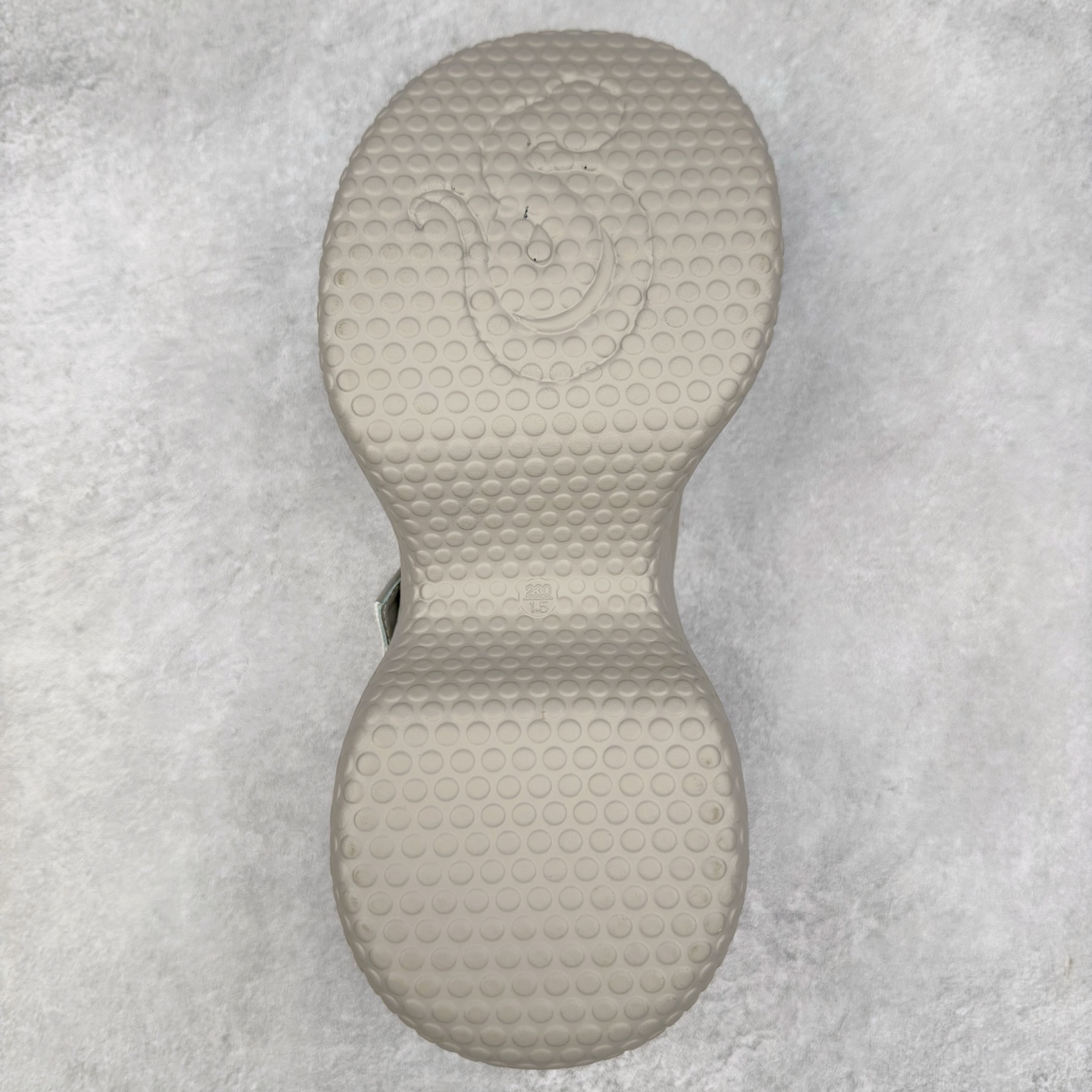 图片[9]-GG-CC 7.5CM 2025年夏季新款 时尚厚底洞洞拖鞋女通勤沙滩凉拖 MAX广东大厂出品‼ 品质推荐 春夏必备的一脚蹬包头洞洞拖鞋 厚底增高 拖拖的少女乐 秒变大长脚视感 百变穿搭 灵动闪闪的五金水钻点缀 简约大方 而不失高奢感 货号：G25S1502 尺码：35 36 37 38 39 40-选品中心