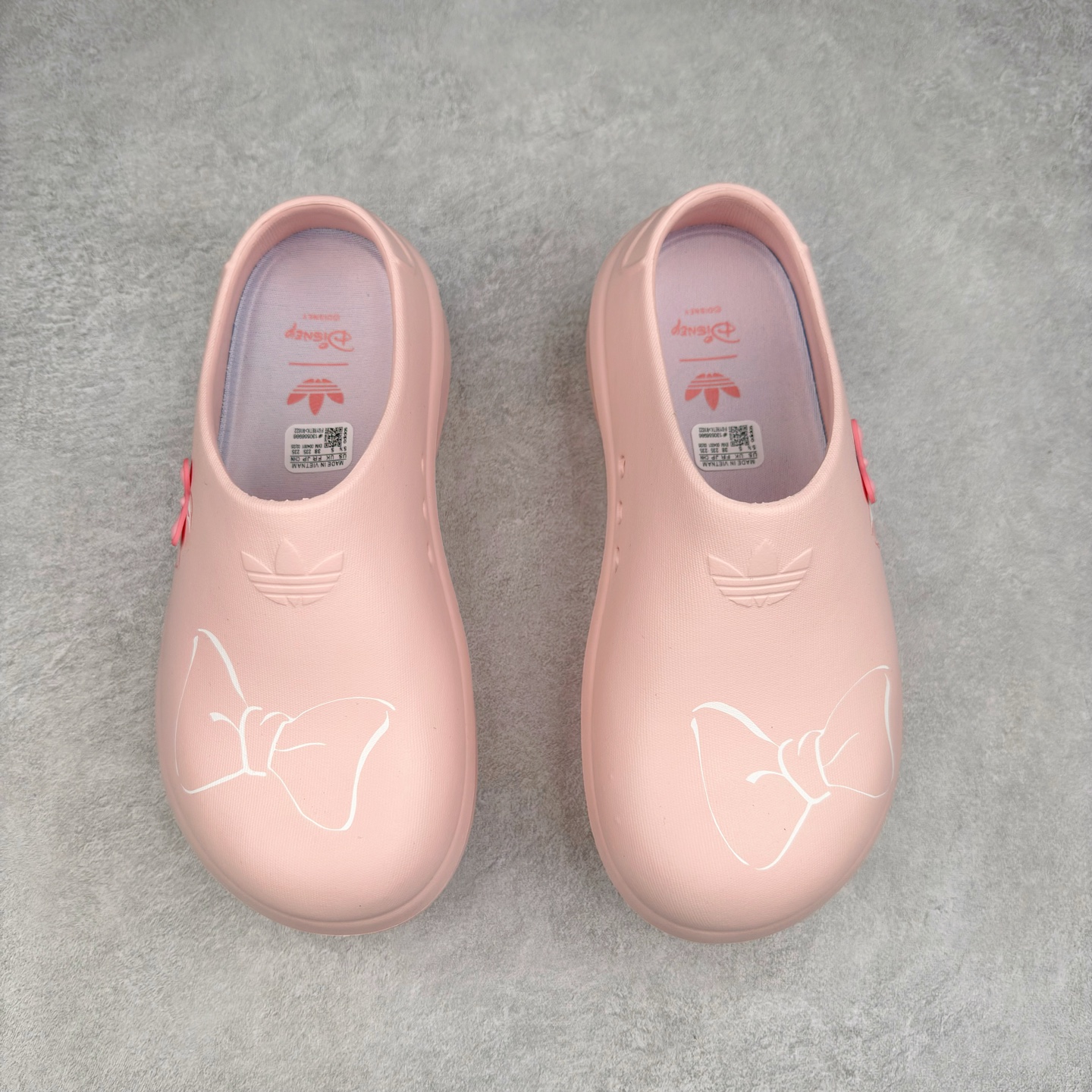 图片[2]-AD Originals AdiFOM Superstar Mule 防滑耐磨轻便运动凉鞋穆勒厨师鞋 这款拖鞋旨在致敬经典的贝壳头简约鞋面和后跟细节灵感源于原版 并通过厚实的比例和超光滑的触感 带来现代风格的革新 采用含有甘蔗制成的泡沫材料 心系环保 摆脱绑带或鞋带束缚 易于穿脱 保持舒适 采用天然可再生材料 旨在帮助减少塑料污染 偏小一码 尺码：36 37 38 39 40 41 42 43 44 45-选品中心