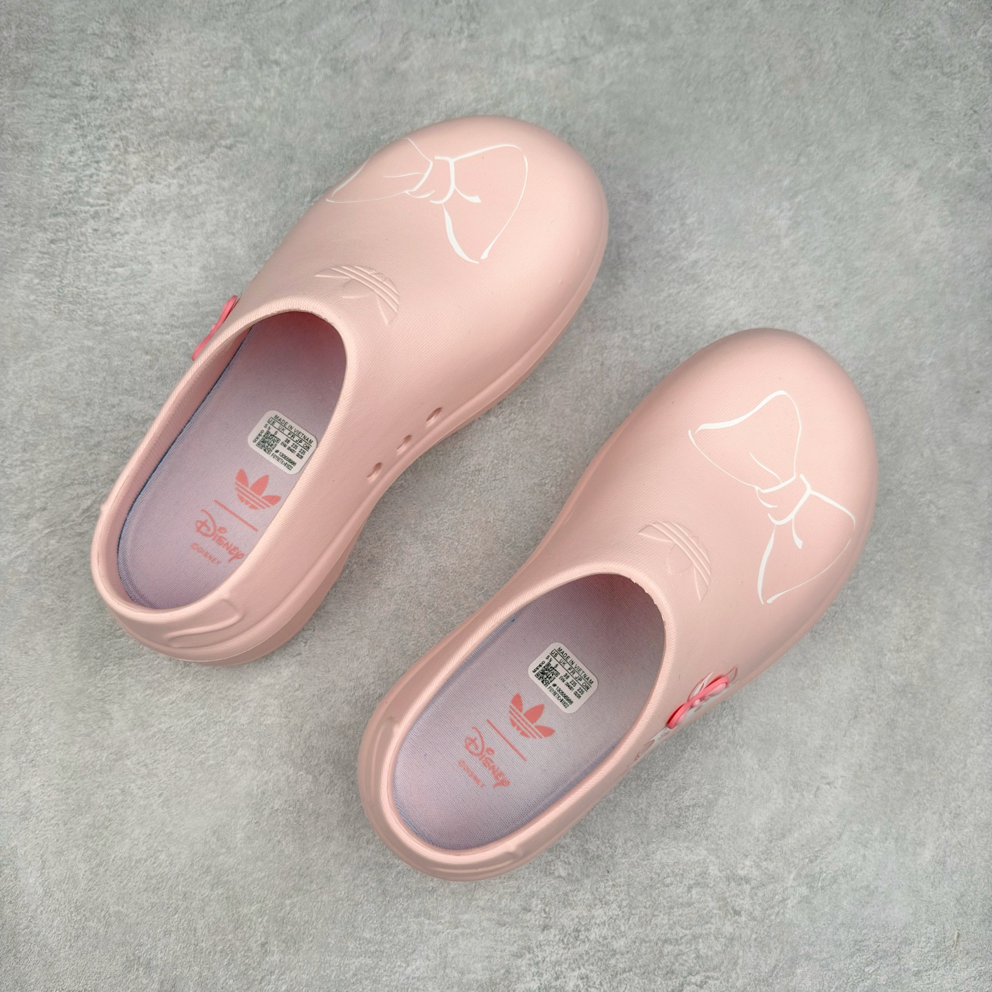 图片[3]-AD Originals AdiFOM Superstar Mule 防滑耐磨轻便运动凉鞋穆勒厨师鞋 这款拖鞋旨在致敬经典的贝壳头简约鞋面和后跟细节灵感源于原版 并通过厚实的比例和超光滑的触感 带来现代风格的革新 采用含有甘蔗制成的泡沫材料 心系环保 摆脱绑带或鞋带束缚 易于穿脱 保持舒适 采用天然可再生材料 旨在帮助减少塑料污染 偏小一码 尺码：36 37 38 39 40 41 42 43 44 45-选品中心