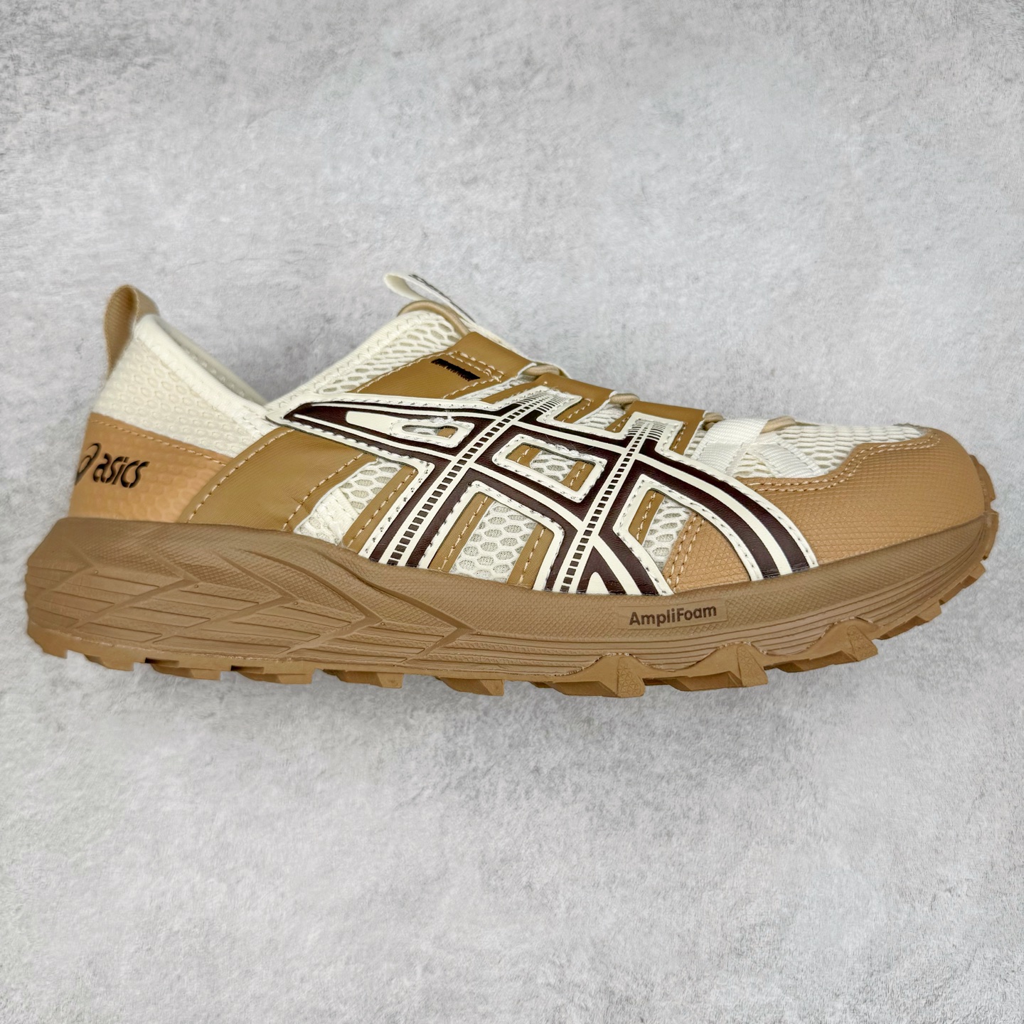 Asics Gel-Sonoma TR 亚瑟士舒适百搭减震防滑耐磨低帮生活休闲鞋 ASICS（亚瑟士）是日本实业家鬼冢喜八郎创立的跑鞋运动品牌，名字想法源自著名的拉丁谚语“AnimaSana In Corpore Sano”，意为“健全的精神寓于强健的体魄”。正如其名字的含义，ASICS亚瑟士一直坚信保持身体的健康与活力是打造健康快乐的生活方式的最佳途径。亚瑟士的跑鞋、篮球鞋等系列集专业与美貌于一身，拥有极高的热度。2016年，ASICS在“2016年日本最佳全球品牌”排行榜名列第17名。尺码：36 37 37.5 38 39 39.5 40 40.5 41.5 42 42.5 43.5 44 45-选品中心