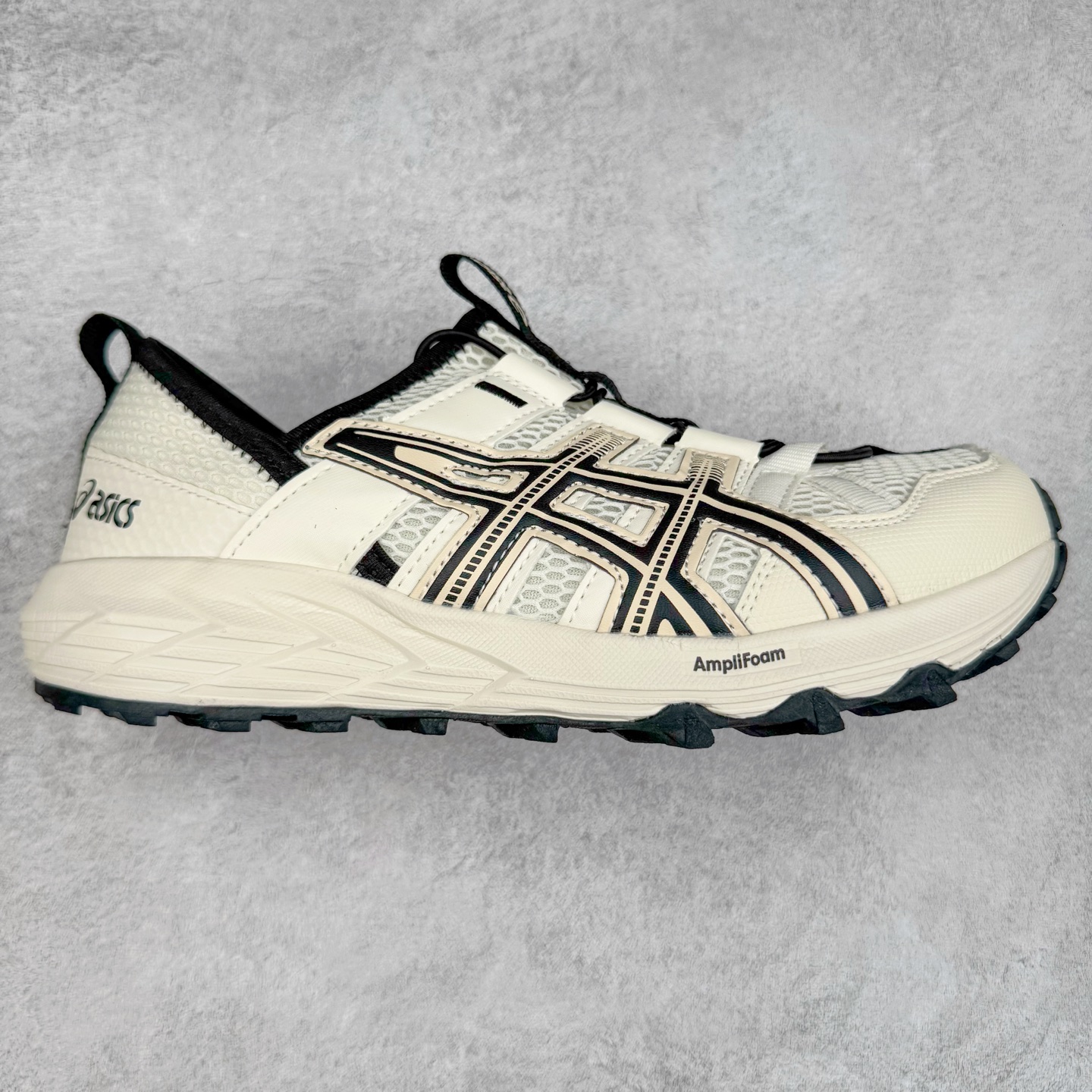 Asics Gel-Sonoma TR 亚瑟士舒适百搭减震防滑耐磨低帮生活休闲鞋 ASICS（亚瑟士）是日本实业家鬼冢喜八郎创立的跑鞋运动品牌，名字想法源自著名的拉丁谚语“AnimaSana In Corpore Sano”，意为“健全的精神寓于强健的体魄”。正如其名字的含义，ASICS亚瑟士一直坚信保持身体的健康与活力是打造健康快乐的生活方式的最佳途径。亚瑟士的跑鞋、篮球鞋等系列集专业与美貌于一身，拥有极高的热度。2016年，ASICS在“2016年日本最佳全球品牌”排行榜名列第17名。尺码：36 37 37.5 38 39 39.5 40 40.5 41.5 42 42.5 43.5 44 45-选品中心