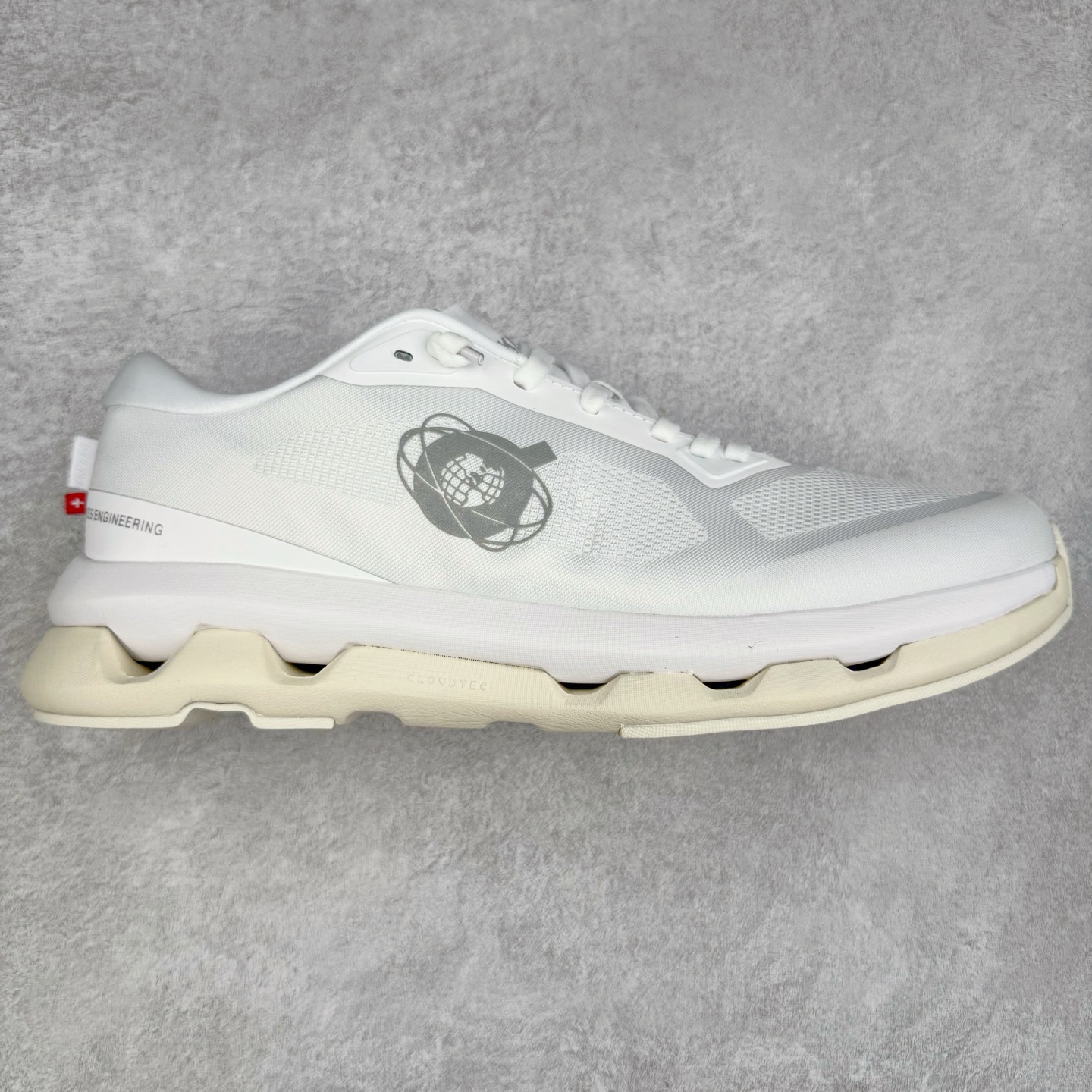 KITH x On Cloudzone 昂跑舒适百搭防滑耐磨 低帮休闲跑步鞋 昂跑运动品牌 开创于2010年 缓震着陆、强效回弹、轻柔质感的设计构思始终是ON研制关键 与此同时基于“为全球提供革新性的跑步感受”信念 陆续推出了多款跑鞋及其以专业运动人体跑步工程学为设计关键的功能性跑步服饰设备 让跑者不费力气地畅快畅跑 尺码：36 36.5 37.5 38 38.5 39 40 40.5 41 42 42.5 43 44 44.5 45-选品中心