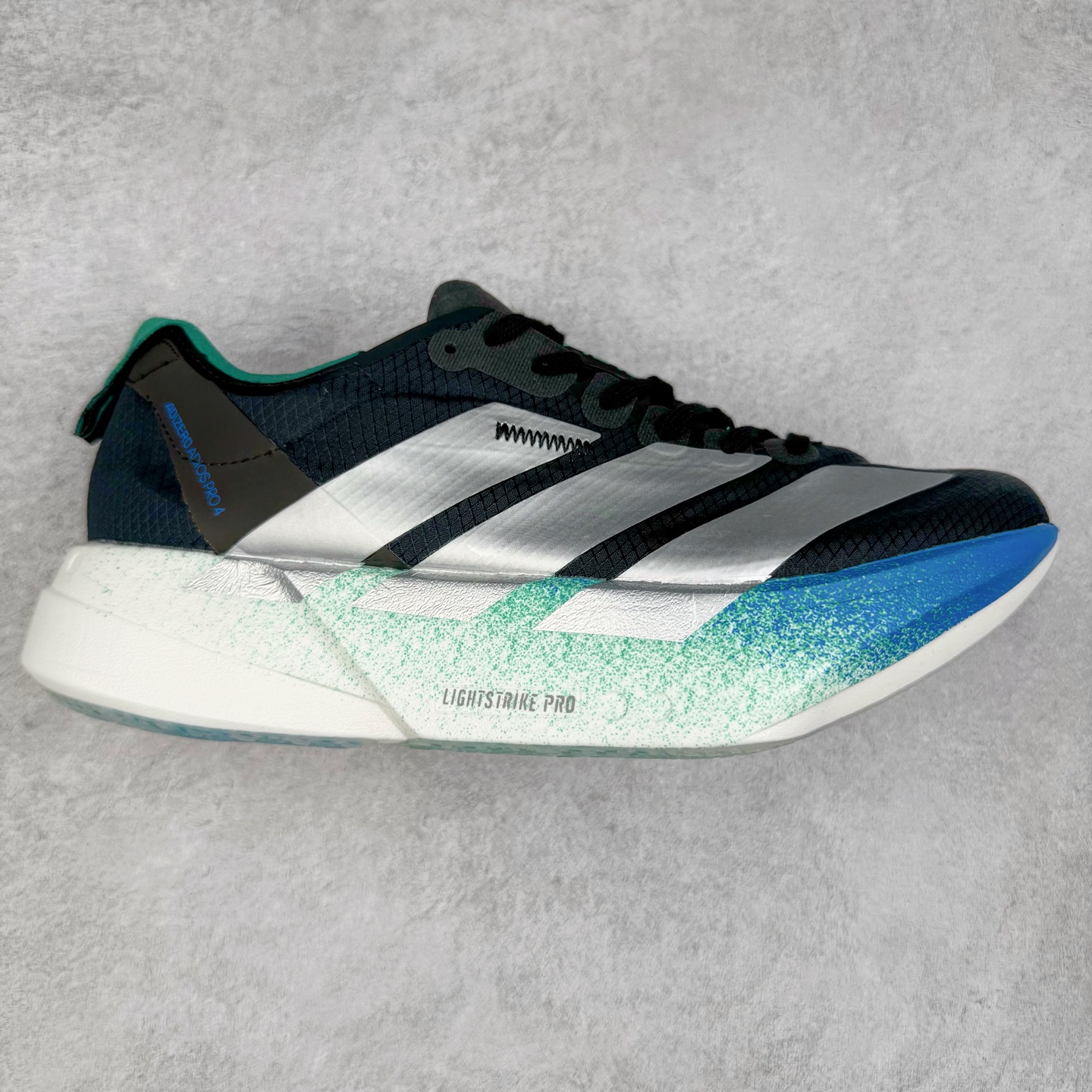 AD Adizero Adios Pro 4 马拉松竞速专业跑鞋 JR6365 CELERMESH针织网面非常轻薄 纤维间的缝隙很大 可以保证跑步时的透气、排汗效果 鞋舌直接与两侧的内衬和鞋底连接在一起 在跑步过程中不会被鞋舌的左右移动所困扰 在标准鞋带孔的基础上再拓宽一组鞋带孔 适合不同脚型的需求 突破性 EnergyRods 技术，有助于跑者实现更好的成绩 中底独特的LIGHTSTRIKE PRO泡棉材质 微弹感觉在跑步过程中给予了良好的支撑体验 对于顶级精英和高水平进阶跑者来说 ADIOS PRO是一双值得信赖的竞速比赛用鞋 尺码：36 36.5 37.5 38 38.5 39 40 40.5 41 42 42.5 43 44 44.5 45-选品中心