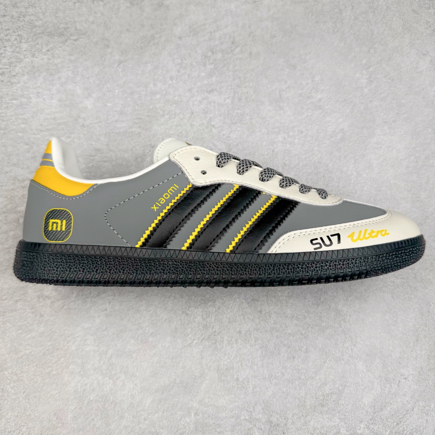 AD Original Samba OG 复古经典轻便板鞋 ID0476 这款桑巴鞋展示了高质量的工艺 带有装饰的超锁缝制和无缝的手感 柔软、柔软的皮革造型和标志性的3条纹完成了精致的外观 正规合身鞋带 鞋面上有绒面鞋垫 橡胶鞋底 享受正畸套筒软感 自50年代首次亮相以来就一直在赢得粉丝的青睐 尺码：36 36.5 37.5 38 38.5 39 40 40.5 41 42 42.5 43 44 44.5 45-选品中心