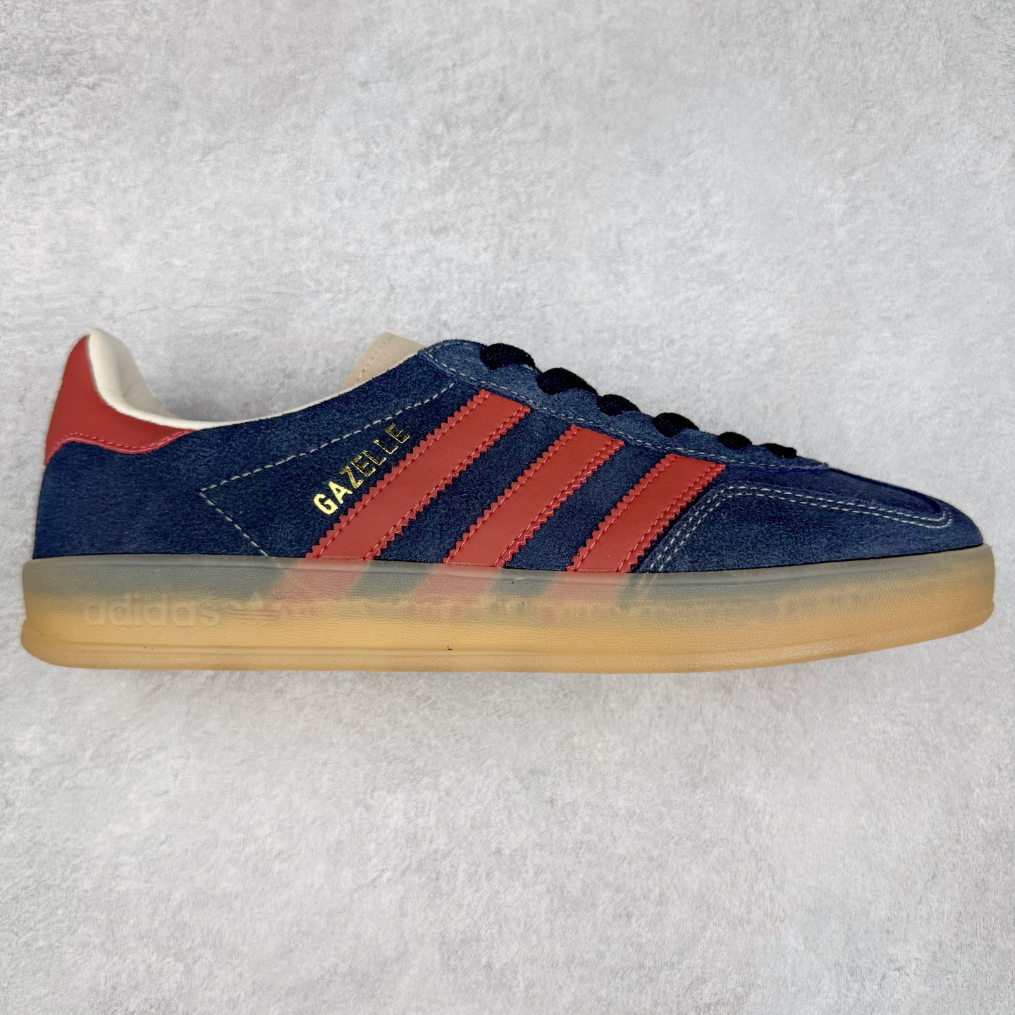 AD Gazelle Indoor Trainers 羚羊内训系列低帮复古百搭休闲运动德训风板鞋 JH5404 90年代经典的复刻版！自60年代以足球训练鞋面世以来,Gazelle就以其经典设计席卷全球。1991年版本的复刻,再造经典Gazelle。采用皮革打造,搭配浊色细节,让这款经典更加简约。尺码：36 36⅔ 37⅓ 38 38⅔ 39⅓ 40 40⅔ 41⅓ 42 42⅔ 43⅓ 44⅓ 44⅔ 45-选品中心