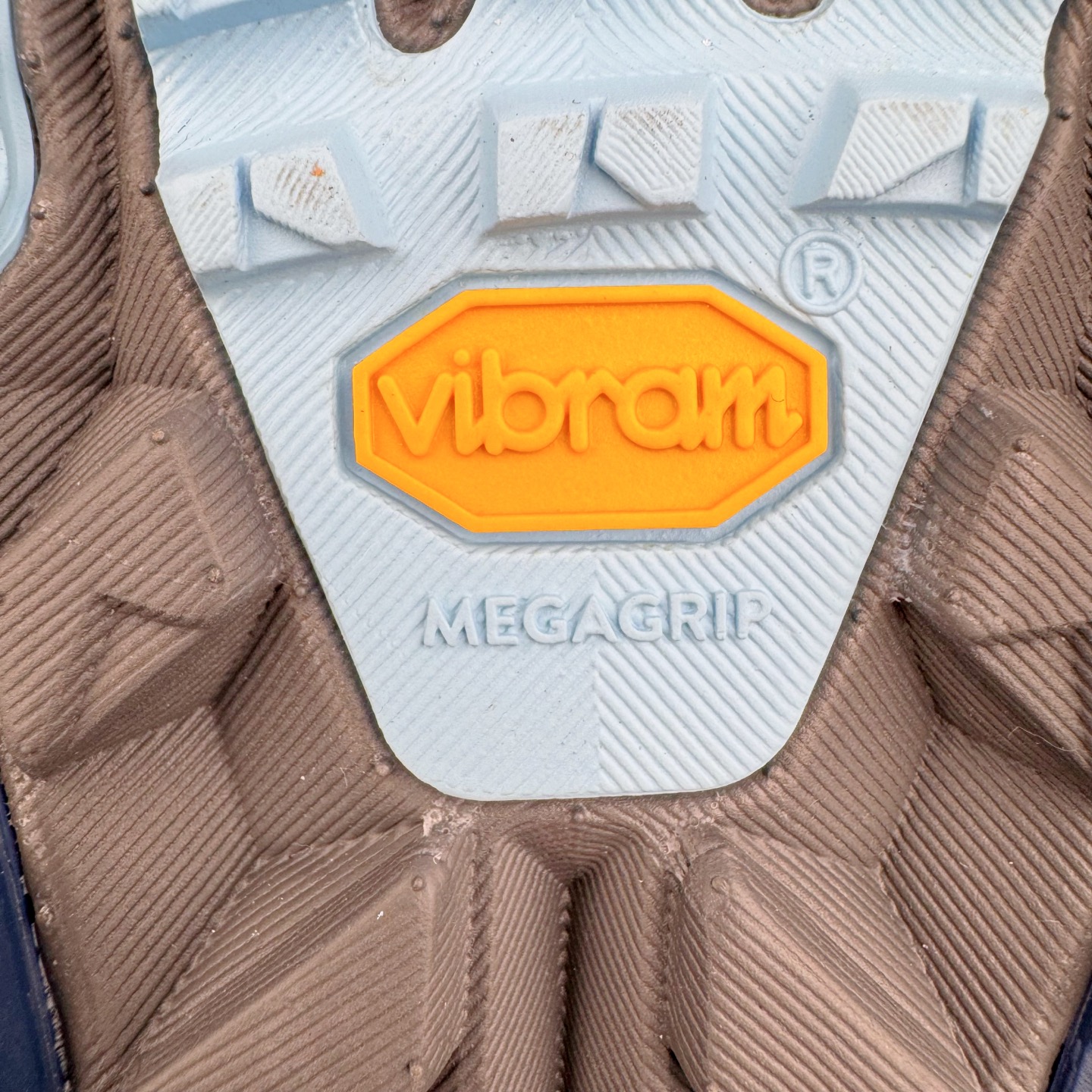 图片[21]-＃纯原 Altra OLYMPUS 6 奥创奥林匹斯六代舒适百搭防滑耐磨低帮户外跑步鞋 2009年，长跑精英运动员Golden Harper在美国犹他州创立了“Altra Footwear”，跑鞋特点是采用舒适的FootShape™M（很适鞋楦）设计和独特的BalancedCushioning™（平衡缓冲）技术，帮助遭受伤病困扰的跑者回归跑步，从而迅速积累起良好的口碑。2011年品牌迅速发展，屡获大奖。2015年开始不仅占据全美跑鞋前十，足迹更是遍布全球。2016年Altra正式进入中国市场，凭借独特的品牌风格以及出色的性能表现，三年来获得越来越多普通跑者的喜爱。销售业绩增长迅速，成为中国越野跑市场占有量前三的跑鞋品牌。实拍调校N版已经零色差零失真 百分百还原实物色彩所见即所得 不存在货不对板色差等低级问题 选购参考实物拍摄 不混卖不参货 只用心做好货严格选品 承诺混一赔十 尺码：39 40 40.5 41 42 42.5 43 44 44.5 45-选品中心