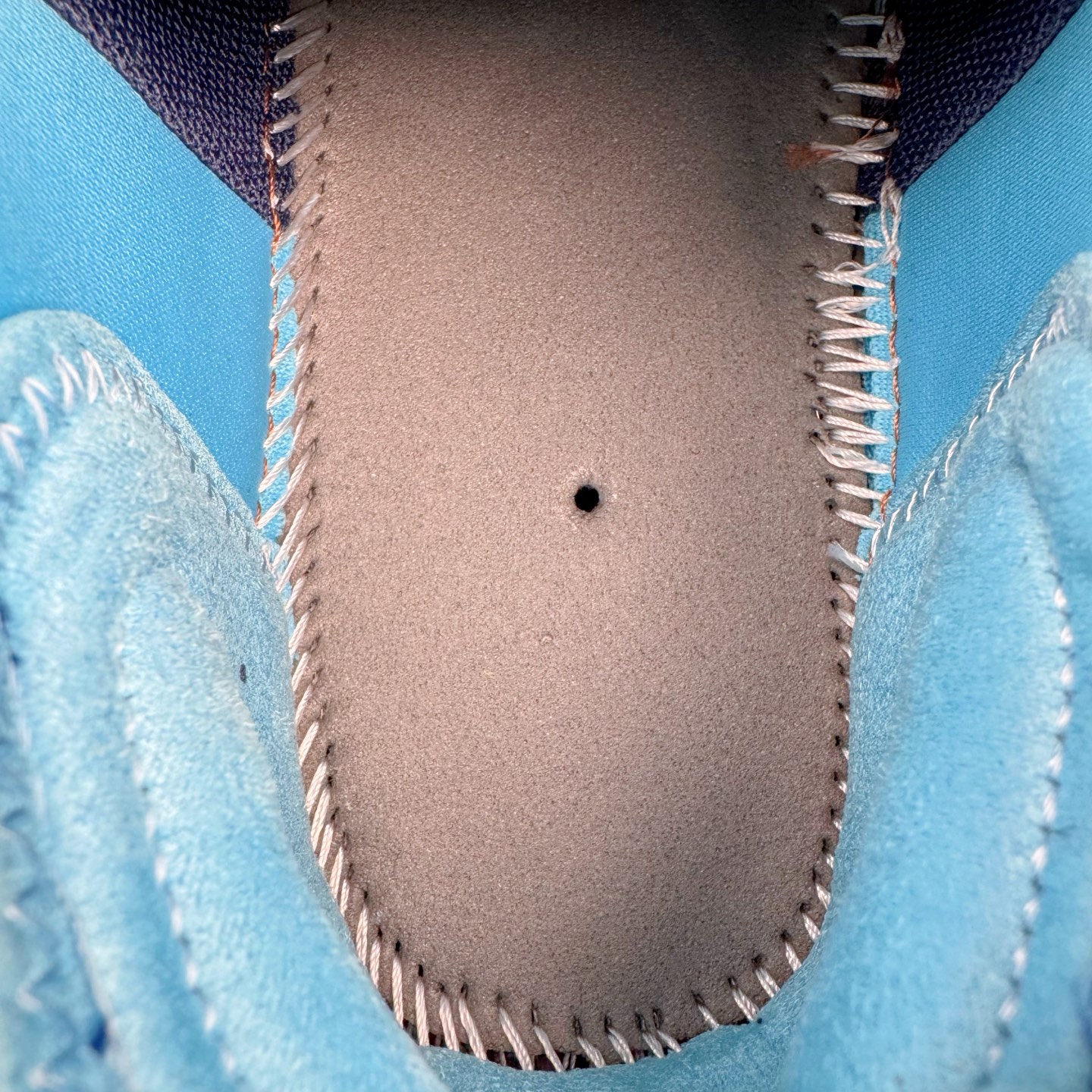 图片[10]-＃纯原 Altra OLYMPUS 6 奥创奥林匹斯六代舒适百搭防滑耐磨低帮户外跑步鞋 2009年，长跑精英运动员Golden Harper在美国犹他州创立了“Altra Footwear”，跑鞋特点是采用舒适的FootShape™M（很适鞋楦）设计和独特的BalancedCushioning™（平衡缓冲）技术，帮助遭受伤病困扰的跑者回归跑步，从而迅速积累起良好的口碑。2011年品牌迅速发展，屡获大奖。2015年开始不仅占据全美跑鞋前十，足迹更是遍布全球。2016年Altra正式进入中国市场，凭借独特的品牌风格以及出色的性能表现，三年来获得越来越多普通跑者的喜爱。销售业绩增长迅速，成为中国越野跑市场占有量前三的跑鞋品牌。实拍调校N版已经零色差零失真 百分百还原实物色彩所见即所得 不存在货不对板色差等低级问题 选购参考实物拍摄 不混卖不参货 只用心做好货严格选品 承诺混一赔十 尺码：39 40 40.5 41 42 42.5 43 44 44.5 45-选品中心