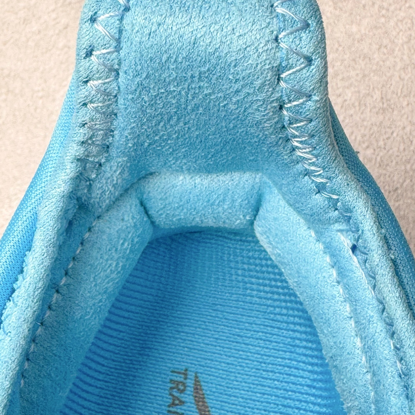 图片[13]-＃纯原 Altra OLYMPUS 6 奥创奥林匹斯六代舒适百搭防滑耐磨低帮户外跑步鞋 2009年，长跑精英运动员Golden Harper在美国犹他州创立了“Altra Footwear”，跑鞋特点是采用舒适的FootShape™M（很适鞋楦）设计和独特的BalancedCushioning™（平衡缓冲）技术，帮助遭受伤病困扰的跑者回归跑步，从而迅速积累起良好的口碑。2011年品牌迅速发展，屡获大奖。2015年开始不仅占据全美跑鞋前十，足迹更是遍布全球。2016年Altra正式进入中国市场，凭借独特的品牌风格以及出色的性能表现，三年来获得越来越多普通跑者的喜爱。销售业绩增长迅速，成为中国越野跑市场占有量前三的跑鞋品牌。实拍调校N版已经零色差零失真 百分百还原实物色彩所见即所得 不存在货不对板色差等低级问题 选购参考实物拍摄 不混卖不参货 只用心做好货严格选品 承诺混一赔十 尺码：39 40 40.5 41 42 42.5 43 44 44.5 45-选品中心