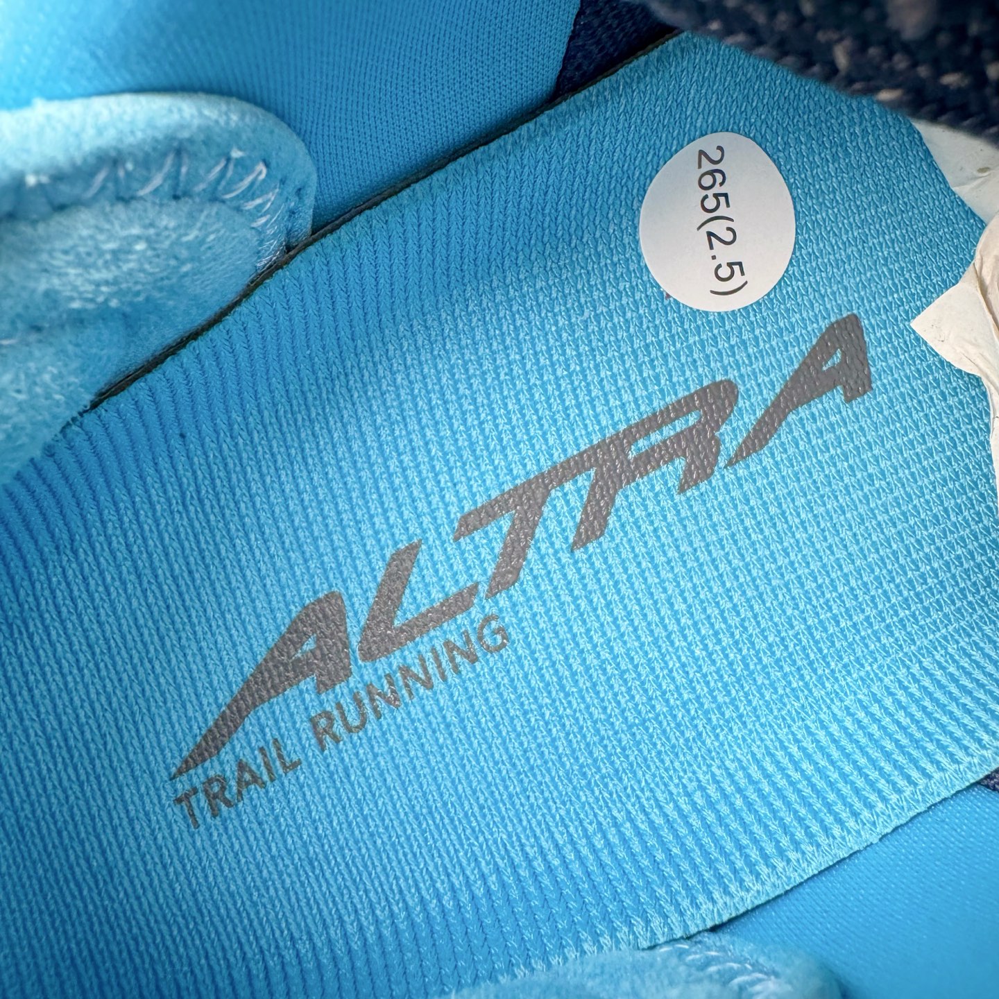 图片[12]-＃纯原 Altra OLYMPUS 6 奥创奥林匹斯六代舒适百搭防滑耐磨低帮户外跑步鞋 2009年，长跑精英运动员Golden Harper在美国犹他州创立了“Altra Footwear”，跑鞋特点是采用舒适的FootShape™M（很适鞋楦）设计和独特的BalancedCushioning™（平衡缓冲）技术，帮助遭受伤病困扰的跑者回归跑步，从而迅速积累起良好的口碑。2011年品牌迅速发展，屡获大奖。2015年开始不仅占据全美跑鞋前十，足迹更是遍布全球。2016年Altra正式进入中国市场，凭借独特的品牌风格以及出色的性能表现，三年来获得越来越多普通跑者的喜爱。销售业绩增长迅速，成为中国越野跑市场占有量前三的跑鞋品牌。实拍调校N版已经零色差零失真 百分百还原实物色彩所见即所得 不存在货不对板色差等低级问题 选购参考实物拍摄 不混卖不参货 只用心做好货严格选品 承诺混一赔十 尺码：39 40 40.5 41 42 42.5 43 44 44.5 45-选品中心