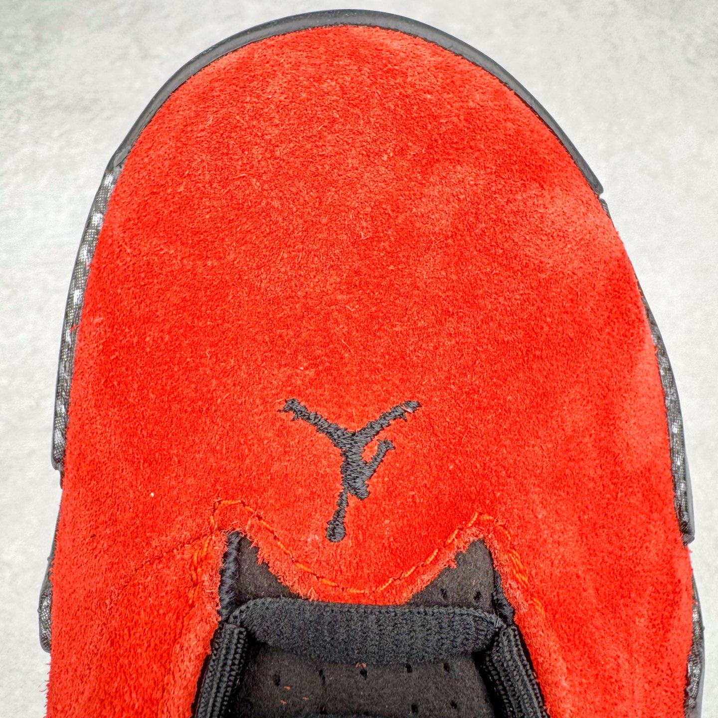 图片[16]-＃Kw纯原 Air Jordan AJ14 红色 IF5015-600 外贸特供批次 原楦原档案数据开模打造 原厂中底拉帮钢印 原盒原配 以法拉利 550 Maranello 为设计灵感 类似跑车的全新流线鞋型 鞋头的麂皮与鞋身的荔枝皮相结合 最具代表性的黑红配色 中底内侧开创性的透气孔设计 看起来与跑车的进气口如出一辙 盾牌造型更能让人们直接想到法拉利的 Logo 尺码：40 40.5 41 42 42.5 43 44 44.5 45 46 47.5-选品中心