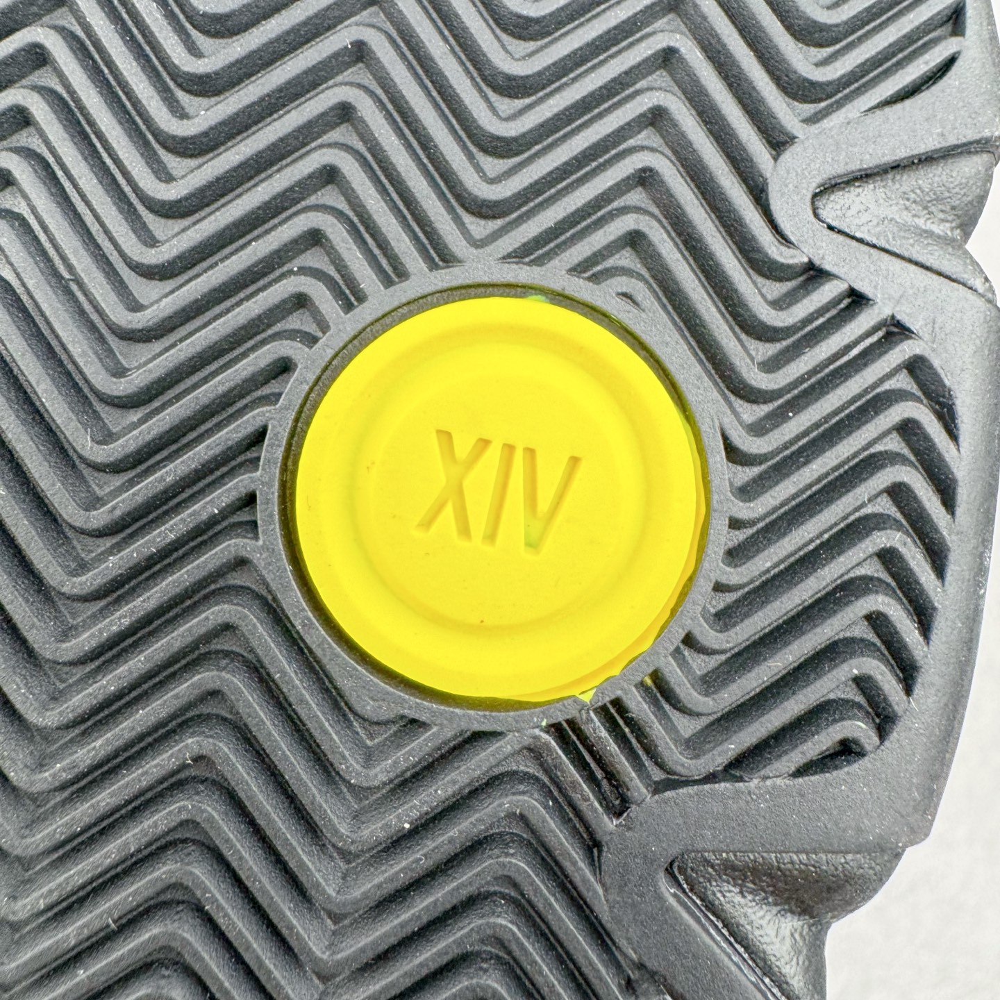 图片[12]-＃Kw纯原 Air Jordan AJ14 红色 IF5015-600 外贸特供批次 原楦原档案数据开模打造 原厂中底拉帮钢印 原盒原配 以法拉利 550 Maranello 为设计灵感 类似跑车的全新流线鞋型 鞋头的麂皮与鞋身的荔枝皮相结合 最具代表性的黑红配色 中底内侧开创性的透气孔设计 看起来与跑车的进气口如出一辙 盾牌造型更能让人们直接想到法拉利的 Logo 尺码：40 40.5 41 42 42.5 43 44 44.5 45 46 47.5-选品中心