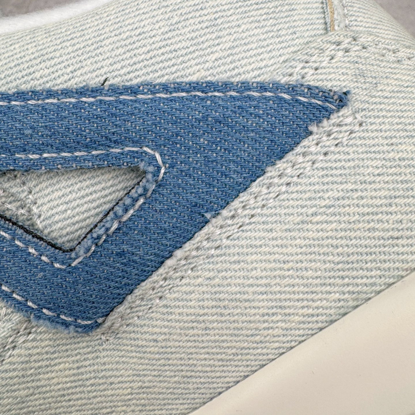 图片[13]-＃K版纯原 Air Jordan AJ4 水洗牛仔布 IB6716-100 全新升级改良 原鞋原楦原纸板同源开发 完美呈现乔4的版型 内侧正确双色网格 还原细节 原厂皮料 正确气垫颜色 正确网格工艺 正确拉帮工艺 全鞋原装材料制作 原档案原模具打造 支持全方位与正品对比 尺码：40 40.5 41 42 42.5 43 44 44.5 45 46 47.5-选品中心