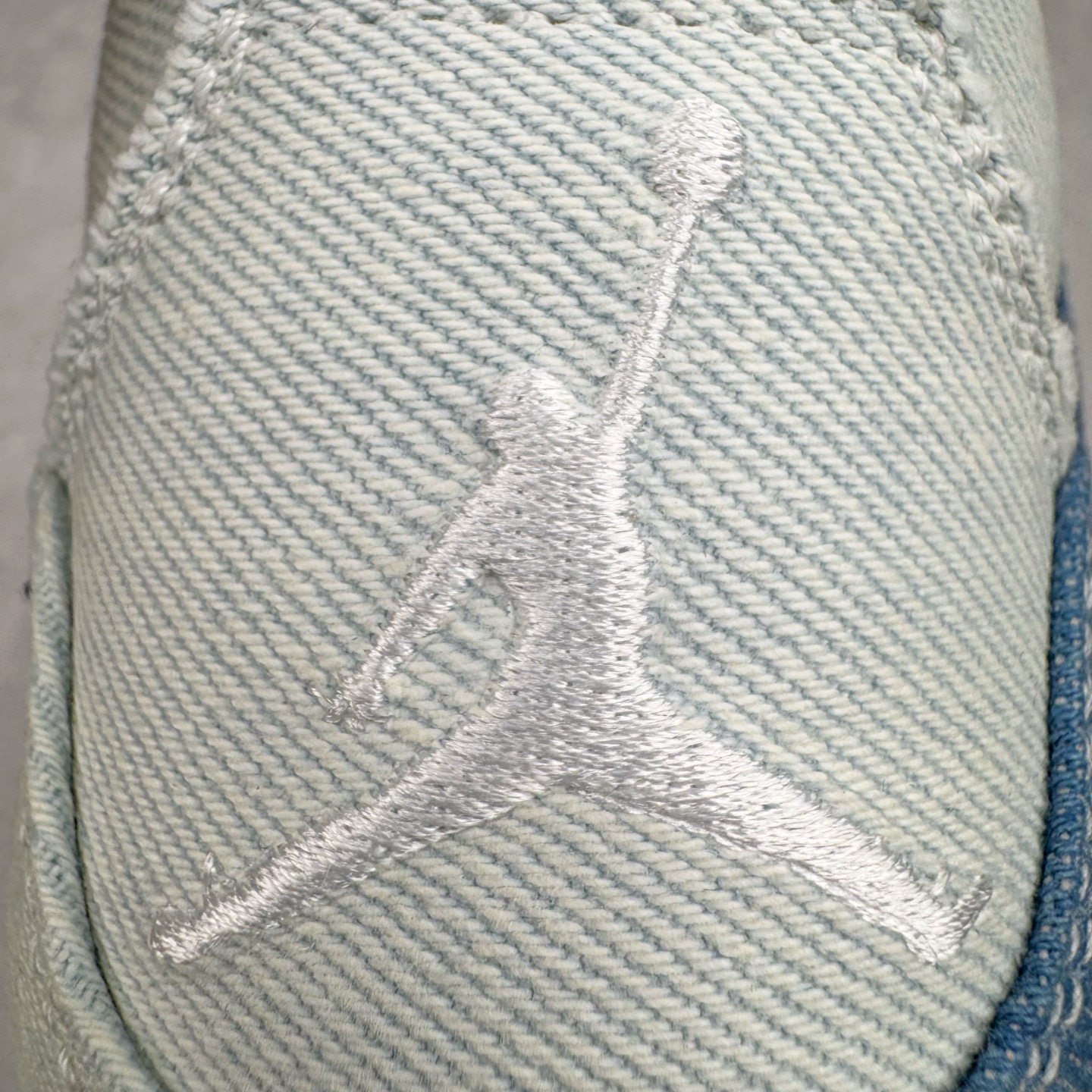 图片[12]-＃K版纯原 Air Jordan AJ4 水洗牛仔布 IB6716-100 全新升级改良 原鞋原楦原纸板同源开发 完美呈现乔4的版型 内侧正确双色网格 还原细节 原厂皮料 正确气垫颜色 正确网格工艺 正确拉帮工艺 全鞋原装材料制作 原档案原模具打造 支持全方位与正品对比 尺码：40 40.5 41 42 42.5 43 44 44.5 45 46 47.5-选品中心