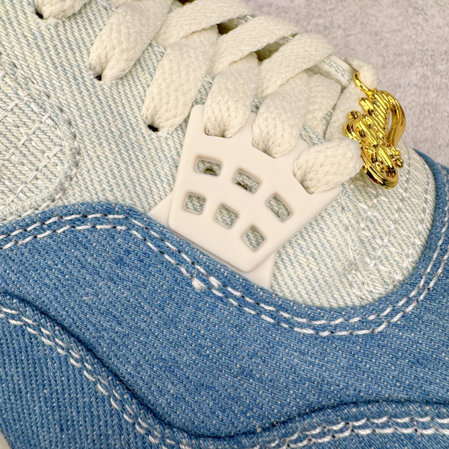 图片[20]-＃K版纯原 Air Jordan AJ4 水洗牛仔布 IB6716-100 全新升级改良 原鞋原楦原纸板同源开发 完美呈现乔4的版型 内侧正确双色网格 还原细节 原厂皮料 正确气垫颜色 正确网格工艺 正确拉帮工艺 全鞋原装材料制作 原档案原模具打造 支持全方位与正品对比 尺码：40 40.5 41 42 42.5 43 44 44.5 45 46 47.5-选品中心