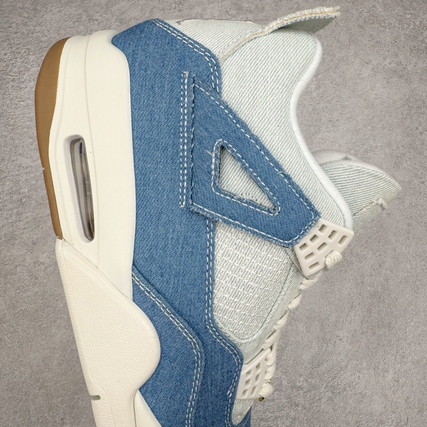 图片[6]-＃K版纯原 Air Jordan AJ4 水洗牛仔布 IB6716-100 全新升级改良 原鞋原楦原纸板同源开发 完美呈现乔4的版型 内侧正确双色网格 还原细节 原厂皮料 正确气垫颜色 正确网格工艺 正确拉帮工艺 全鞋原装材料制作 原档案原模具打造 支持全方位与正品对比 尺码：40 40.5 41 42 42.5 43 44 44.5 45 46 47.5-选品中心