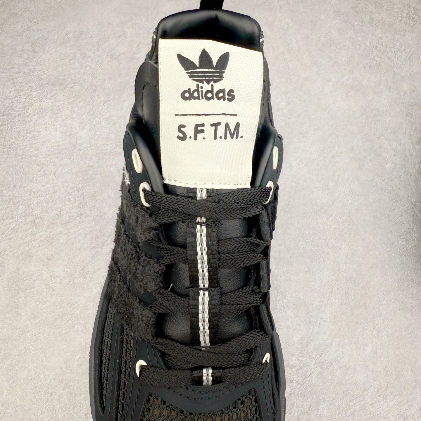 图片[5]-SFTM x AD Originals ADISTAR CUSHION 联名复古舒适防滑耐磨低帮生活休闲鞋 JP8416 实拍调校N版已经零色差零失真 百分百还原实物色彩所见即所得 不存在货不对板色差等低级问题 选购参考实物拍摄 不混卖不参货 只用心做好货严格选品 承诺混一赔十 尺码：36 36.5 37.5 38 38.5 39 40 40.5 41 42 42.5 43 44 44.5 45-选品中心