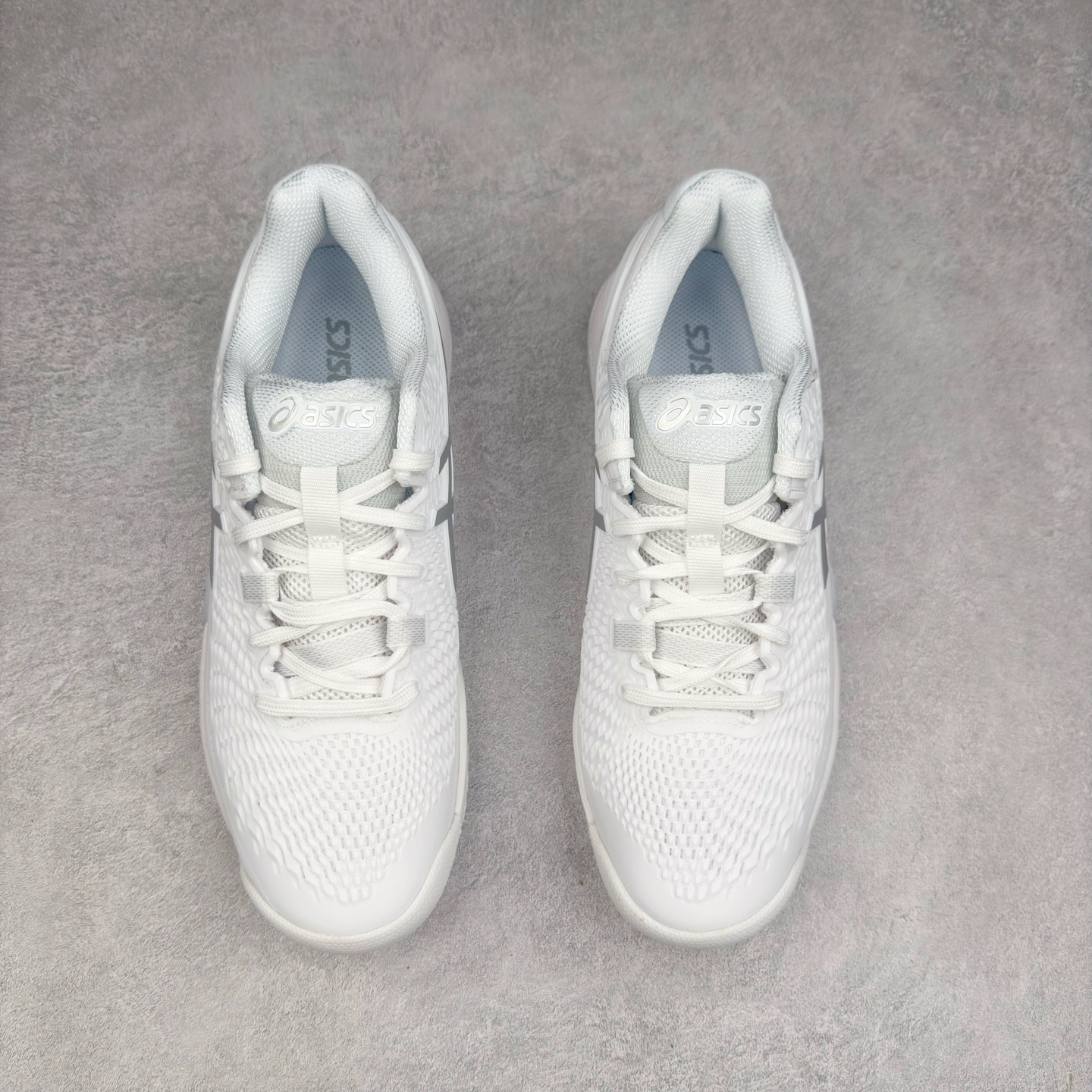 图片[2]-Asics Gel-Resolution 9 亚瑟士防滑耐磨透气 低帮网球鞋 Gel Resolution 9 是一款为快速进攻型球员设计的网球鞋，它有以下特点：鞋底没有刚性的鞋骨，让脚底感受到更多缓冲，舒适度极高。鞋内提供出色的支撑力和梦幻般的舒适感，让你在场上自信满满。鞋底采用 DynaWall 技术，增强了抓地力和反弹力，让你在移动中更灵活。尺码：36 36.5 37 38 38.5 39 40 40.5 41 42 42.5 43 44 45-选品中心