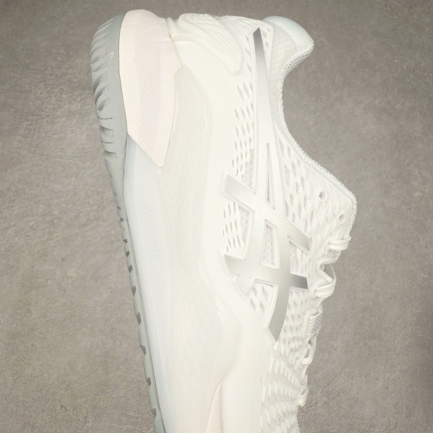 图片[6]-Asics Gel-Resolution 9 亚瑟士防滑耐磨透气 低帮网球鞋 Gel Resolution 9 是一款为快速进攻型球员设计的网球鞋，它有以下特点：鞋底没有刚性的鞋骨，让脚底感受到更多缓冲，舒适度极高。鞋内提供出色的支撑力和梦幻般的舒适感，让你在场上自信满满。鞋底采用 DynaWall 技术，增强了抓地力和反弹力，让你在移动中更灵活。尺码：36 36.5 37 38 38.5 39 40 40.5 41 42 42.5 43 44 45-选品中心