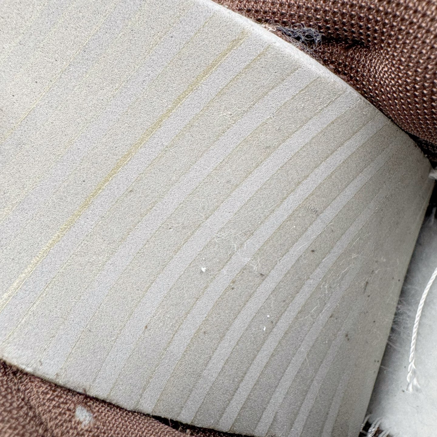 图片[11]-＃YC纯原 NK Dunk Low 白棕 FQ8249-104 实力大厂出品 新配色陆续开发 利润个位数只为口碑 全套原纸板楦头开发 确保原汁原味 完美呈现DUNK版型 一比一鞋头弧度高度鞋身弧度 此版本只针对中端市场 皮料材质有所更替 其他数据细节工艺流程均保持一致 绝不口嗨 细节品控鞋型随意对比 独家私模官方第六代原厂航空铝磨具打磨大底 鞋头坡度极致还原 无解鞋型 原盒原配 圈内天花板工艺 原厂玻璃冲刀 超高清洁度 全鞋零毛边皮料切割 原厂中底布点胶 中底布拉帮走线遵循公司 尺码：36 36.5 37.5 38 38.5 39 40 40.5 41 42 42.5 43 44 44.5 45 46-选品中心