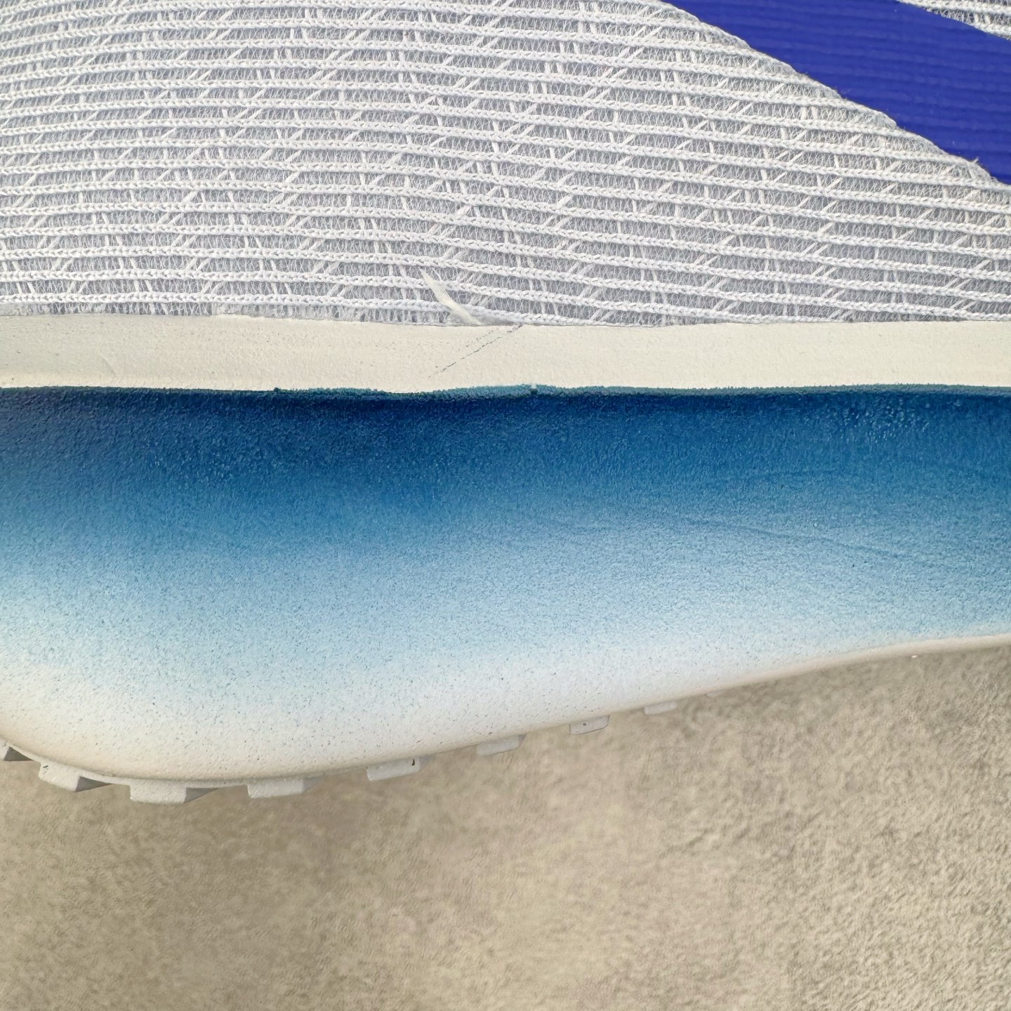 图片[19]-NK AIR Zoom RIVALFLY FK4代系列轻量飞织低帮休闲运动慢跑鞋 整体设计采用流线型的轻质工程网眼材质构成鞋面 并与其他 Running 旗舰鞋款同样搭载全脚掌 ZoomX 缓冲中底 搭配 Pebax 物料与橡胶外底 ZoomX StreakFly 首发配色以Prototype呈现 其灵感是来自开发期间的磨损测试 透过编号的标记与内侧的预期跑步距离突出研发过程 货号：FV6040-002 尺码：36 36.5 37.5 38 38.5 39 40 40.5 41 42 42.5 43 44 44.5 45-选品中心