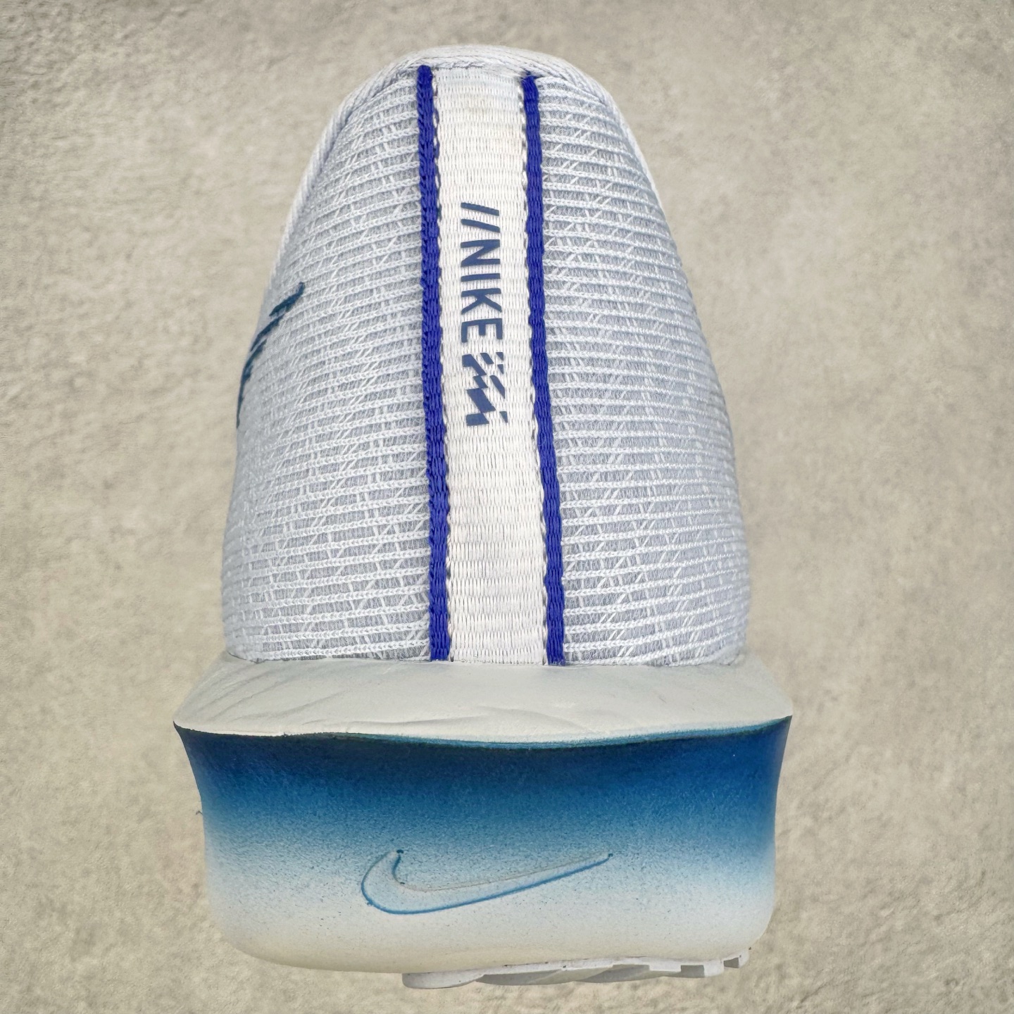 图片[8]-NK AIR Zoom RIVALFLY FK4代系列轻量飞织低帮休闲运动慢跑鞋 整体设计采用流线型的轻质工程网眼材质构成鞋面 并与其他 Running 旗舰鞋款同样搭载全脚掌 ZoomX 缓冲中底 搭配 Pebax 物料与橡胶外底 ZoomX StreakFly 首发配色以Prototype呈现 其灵感是来自开发期间的磨损测试 透过编号的标记与内侧的预期跑步距离突出研发过程 货号：FV6040-002 尺码：36 36.5 37.5 38 38.5 39 40 40.5 41 42 42.5 43 44 44.5 45-选品中心