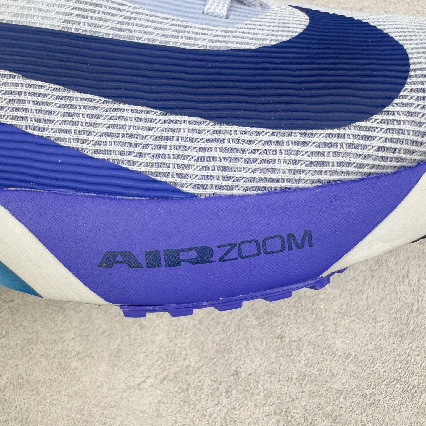 图片[21]-NK AIR Zoom RIVALFLY FK4代系列轻量飞织低帮休闲运动慢跑鞋 整体设计采用流线型的轻质工程网眼材质构成鞋面 并与其他 Running 旗舰鞋款同样搭载全脚掌 ZoomX 缓冲中底 搭配 Pebax 物料与橡胶外底 ZoomX StreakFly 首发配色以Prototype呈现 其灵感是来自开发期间的磨损测试 透过编号的标记与内侧的预期跑步距离突出研发过程 货号：FV6040-002 尺码：36 36.5 37.5 38 38.5 39 40 40.5 41 42 42.5 43 44 44.5 45-选品中心