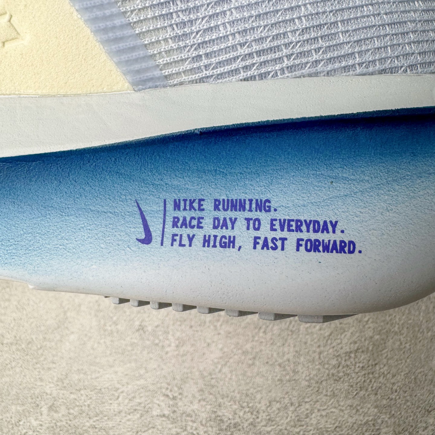 图片[15]-NK AIR Zoom RIVALFLY FK4代系列轻量飞织低帮休闲运动慢跑鞋 整体设计采用流线型的轻质工程网眼材质构成鞋面 并与其他 Running 旗舰鞋款同样搭载全脚掌 ZoomX 缓冲中底 搭配 Pebax 物料与橡胶外底 ZoomX StreakFly 首发配色以Prototype呈现 其灵感是来自开发期间的磨损测试 透过编号的标记与内侧的预期跑步距离突出研发过程 货号：FV6040-002 尺码：36 36.5 37.5 38 38.5 39 40 40.5 41 42 42.5 43 44 44.5 45-选品中心