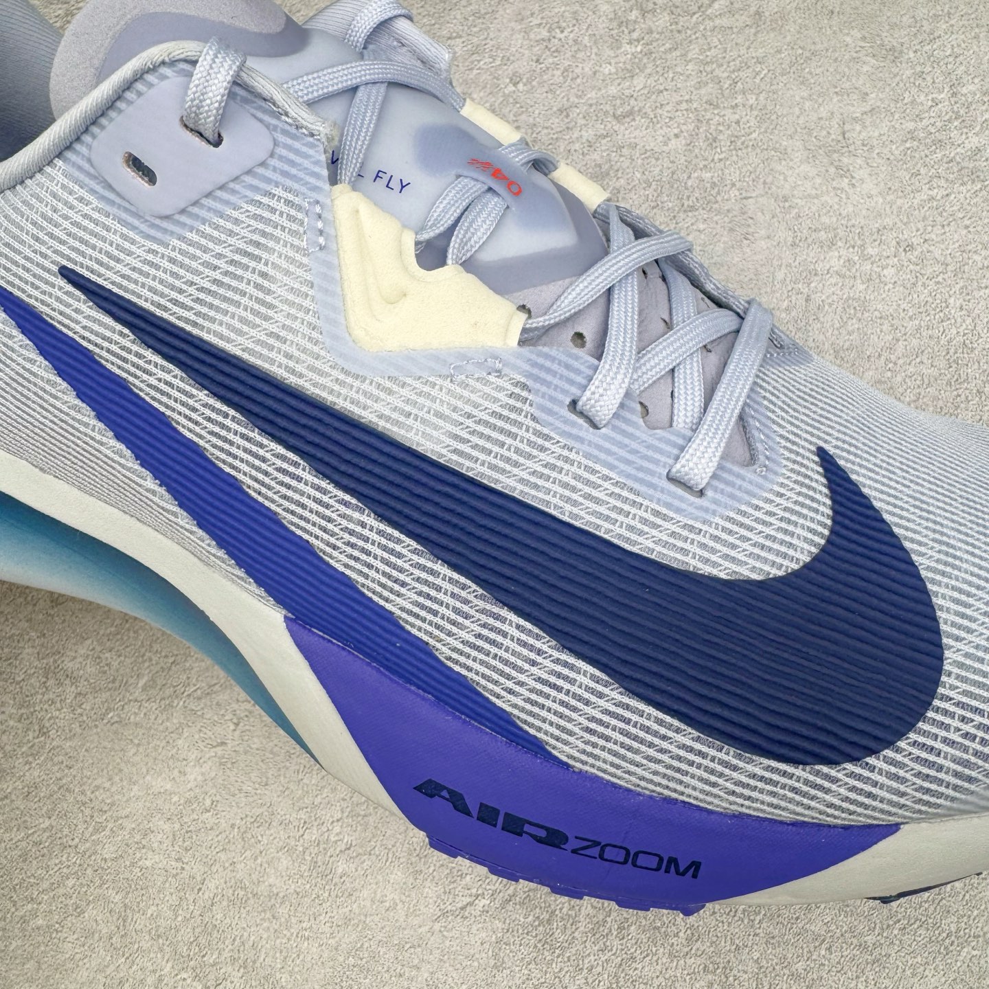 图片[20]-NK AIR Zoom RIVALFLY FK4代系列轻量飞织低帮休闲运动慢跑鞋 整体设计采用流线型的轻质工程网眼材质构成鞋面 并与其他 Running 旗舰鞋款同样搭载全脚掌 ZoomX 缓冲中底 搭配 Pebax 物料与橡胶外底 ZoomX StreakFly 首发配色以Prototype呈现 其灵感是来自开发期间的磨损测试 透过编号的标记与内侧的预期跑步距离突出研发过程 货号：FV6040-002 尺码：36 36.5 37.5 38 38.5 39 40 40.5 41 42 42.5 43 44 44.5 45-选品中心