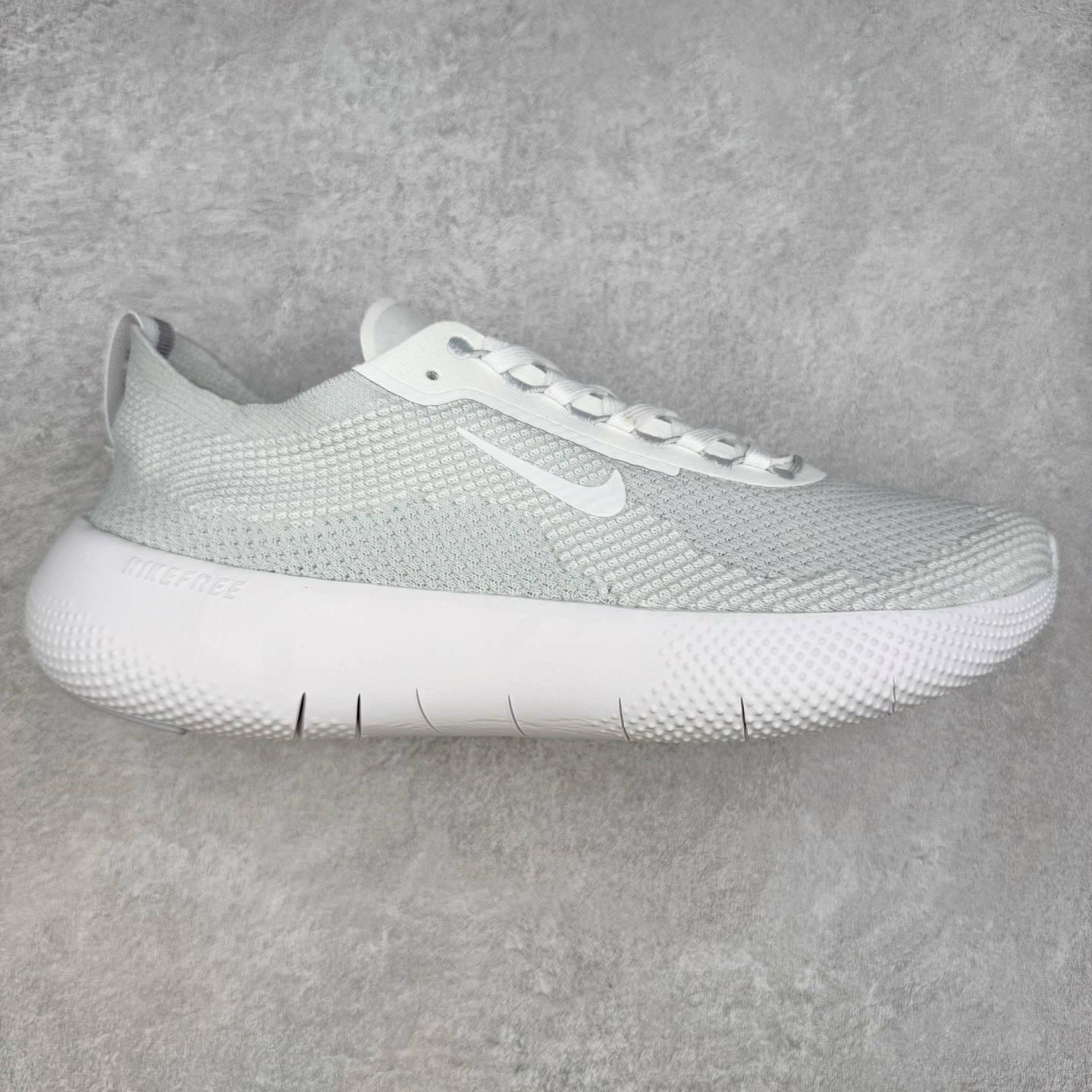 NK Free 赤足 2025 舒适百搭防滑耐磨低帮生活休闲鞋 HF1078-100 实拍调校N版已经零色差零失真 百分百还原实物色彩所见即所得 不存在货不对板色差等低级问题 选购参考实物拍摄 不混卖不参货 只用心做好货严格选品 承诺混一赔十 尺码：36 36.5 37.5 38 38.5 39 40 40.5 41 42 42.5 43 44 44.5 45-选品中心