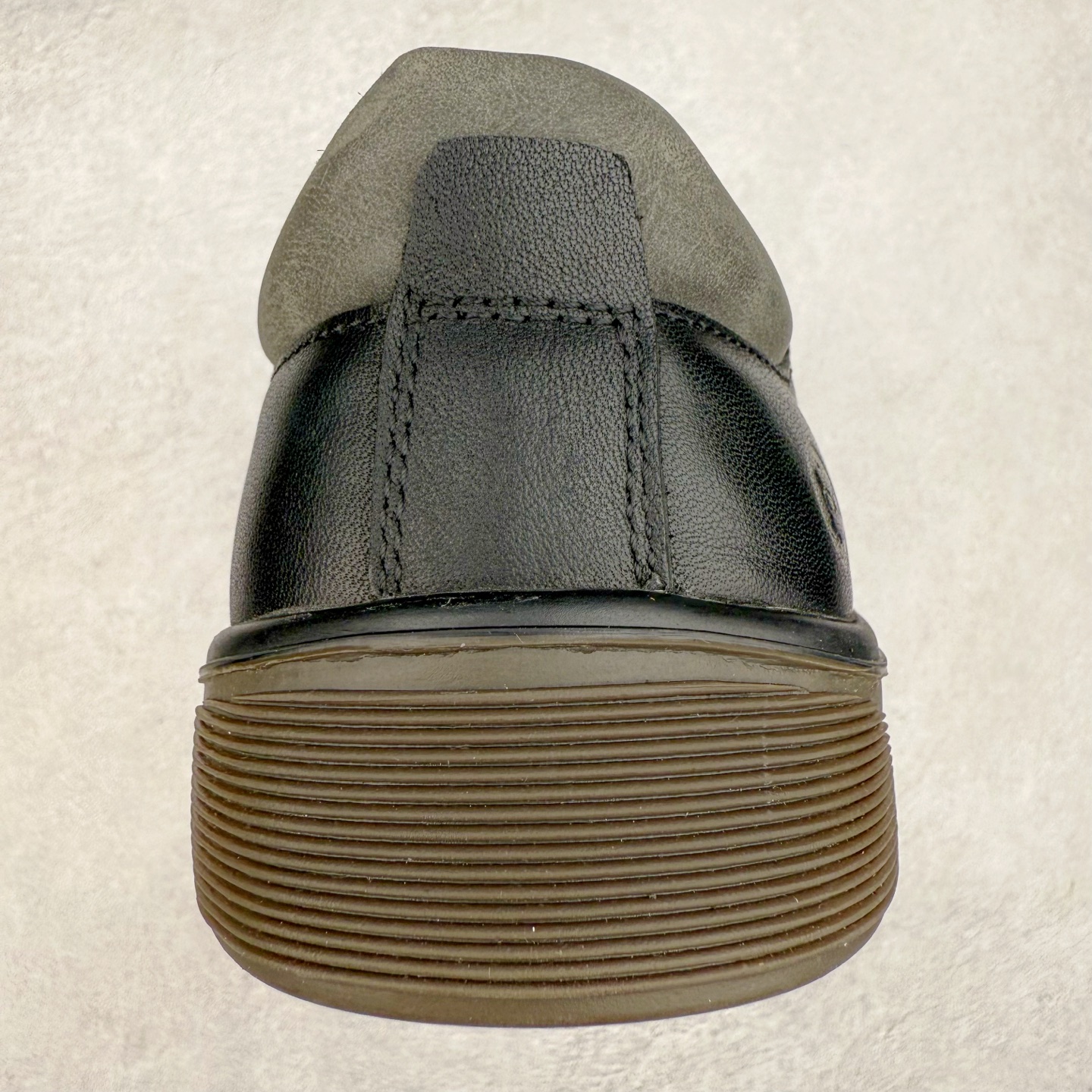 图片[8]-Ecco爱步男鞋新款运动鞋 跑鞋厚底增高老爹鞋 驱动系列全新款式 拼色拼接鞋面 时尚有型 牛皮与纺织品拼接 脚感舒适 出街有型 贴心套脚系带设计 舒适包裹双足 柔软细腻，亲肤透气 以摩托车粗犷胎纹为灵感 PU大底提供牵引性和支撑性 耐磨防滑提升稳定性 轻盈鞋底 舒适耐穿 户外出行 肆意洒脱 尺码：38 39 40 41 42 43 44（皮鞋码）-选品中心