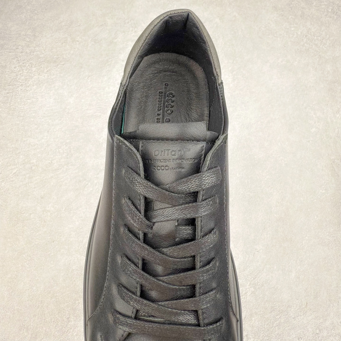 图片[5]-Ecco爱步男鞋新款运动鞋 跑鞋厚底增高老爹鞋 驱动系列全新款式 拼色拼接鞋面 时尚有型 牛皮与纺织品拼接 脚感舒适 出街有型 贴心套脚系带设计 舒适包裹双足 柔软细腻，亲肤透气 以摩托车粗犷胎纹为灵感 PU大底提供牵引性和支撑性 耐磨防滑提升稳定性 轻盈鞋底 舒适耐穿 户外出行 肆意洒脱 尺码：38 39 40 41 42 43 44（皮鞋码）-选品中心