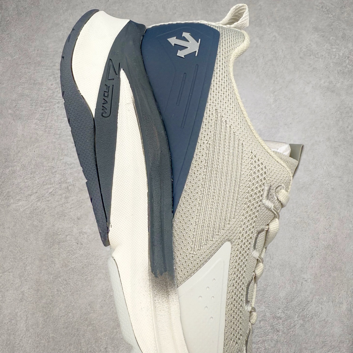 图片[6]-＃HP DESCENTE Enerzite Enzrzite Lavitate 2.0 Knit 迪桑特舒适轻便防滑耐磨低帮跑步鞋 DESCENTE（迪桑特）创立于1935年，品牌名取自法语词汇，意为“滑降”。品牌箭头标识代表滑雪的三种技术“高速直线滑行”、“穿越”和“侧滑”，也寓意品牌在打造高端专业运动产品中不断追求完美的创新精神，致力于成为中国高端专业滑雪、综训、女子、铁人三项、高尔夫的第一品牌。尺码：39 40 40.5 41 42 42.5 43 44 44.5 45-选品中心