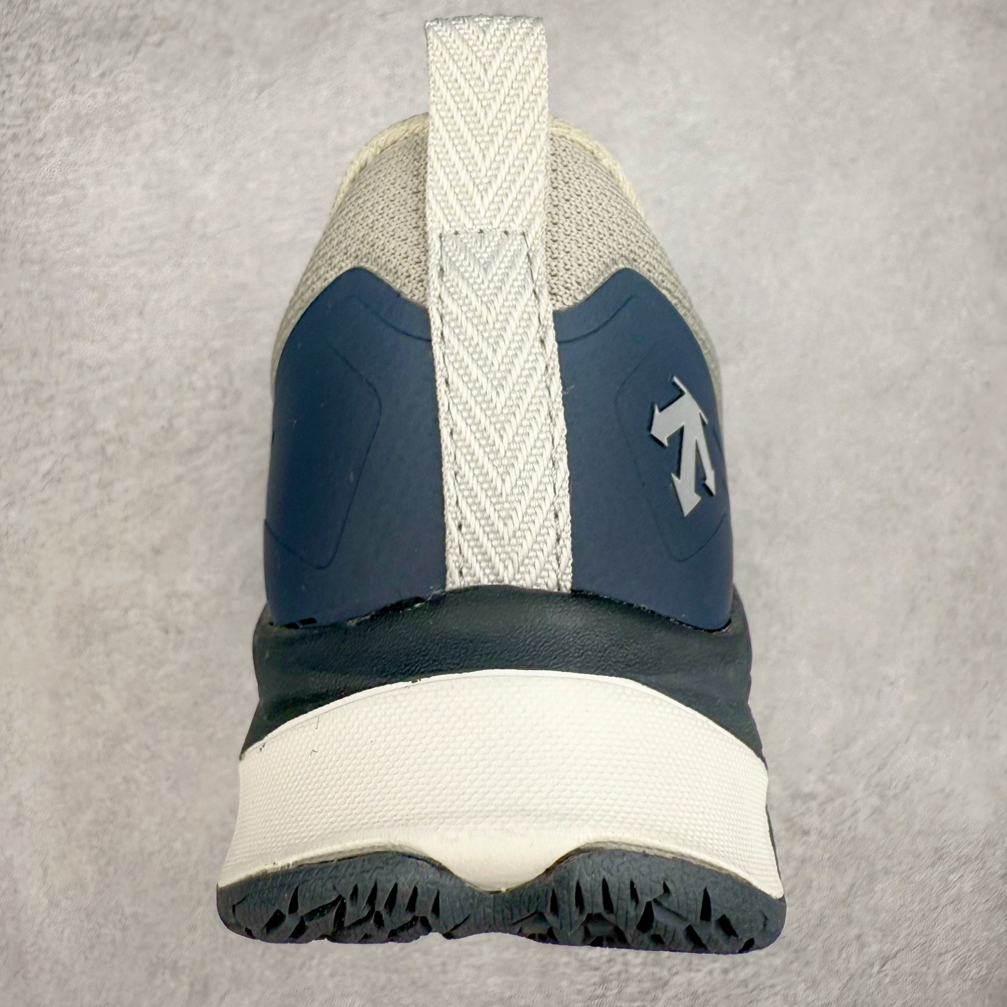 图片[8]-＃HP DESCENTE Enerzite Enzrzite Lavitate 2.0 Knit 迪桑特舒适轻便防滑耐磨低帮跑步鞋 DESCENTE（迪桑特）创立于1935年，品牌名取自法语词汇，意为“滑降”。品牌箭头标识代表滑雪的三种技术“高速直线滑行”、“穿越”和“侧滑”，也寓意品牌在打造高端专业运动产品中不断追求完美的创新精神，致力于成为中国高端专业滑雪、综训、女子、铁人三项、高尔夫的第一品牌。尺码：39 40 40.5 41 42 42.5 43 44 44.5 45-选品中心