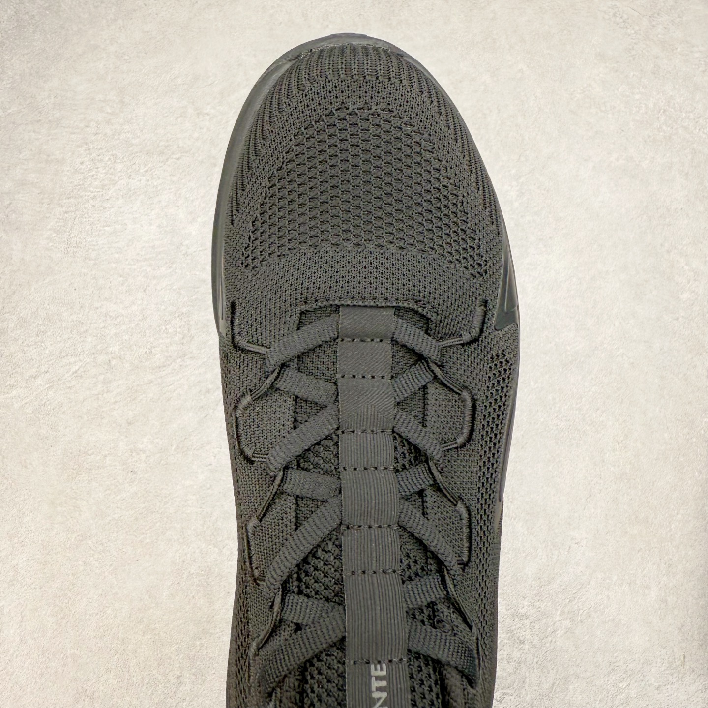 图片[4]-＃HP DESCENTE Enerzite Enzrzite Lavitate 2.0 Knit 迪桑特舒适轻便防滑耐磨低帮跑步鞋 DESCENTE（迪桑特）创立于1935年，品牌名取自法语词汇，意为“滑降”。品牌箭头标识代表滑雪的三种技术“高速直线滑行”、“穿越”和“侧滑”，也寓意品牌在打造高端专业运动产品中不断追求完美的创新精神，致力于成为中国高端专业滑雪、综训、女子、铁人三项、高尔夫的第一品牌。尺码：39 40 40.5 41 42 42.5 43 44 44.5 45-选品中心