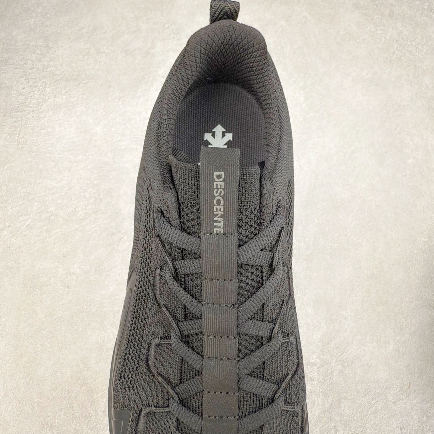 图片[5]-＃HP DESCENTE Enerzite Enzrzite Lavitate 2.0 Knit 迪桑特舒适轻便防滑耐磨低帮跑步鞋 DESCENTE（迪桑特）创立于1935年，品牌名取自法语词汇，意为“滑降”。品牌箭头标识代表滑雪的三种技术“高速直线滑行”、“穿越”和“侧滑”，也寓意品牌在打造高端专业运动产品中不断追求完美的创新精神，致力于成为中国高端专业滑雪、综训、女子、铁人三项、高尔夫的第一品牌。尺码：39 40 40.5 41 42 42.5 43 44 44.5 45-选品中心