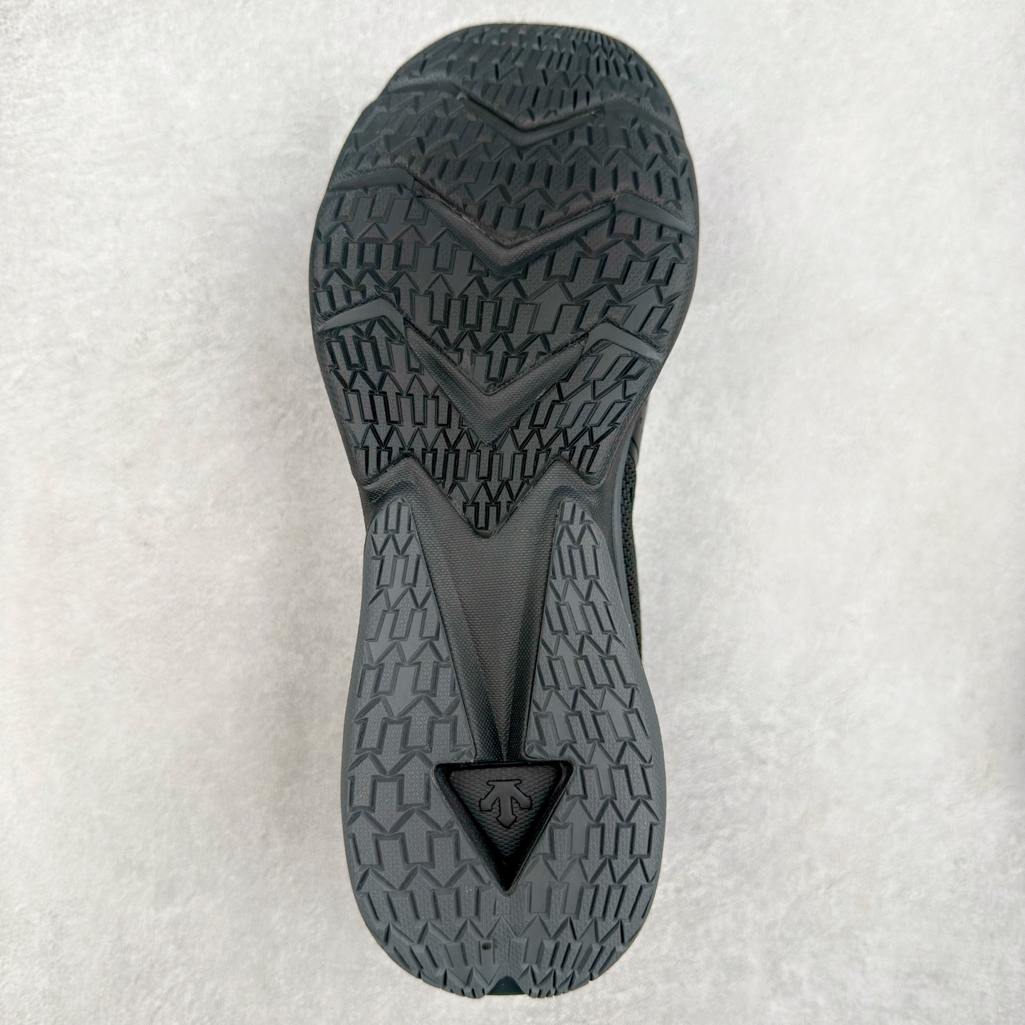 图片[9]-＃HP DESCENTE Enerzite Enzrzite Lavitate 2.0 Knit 迪桑特舒适轻便防滑耐磨低帮跑步鞋 DESCENTE（迪桑特）创立于1935年，品牌名取自法语词汇，意为“滑降”。品牌箭头标识代表滑雪的三种技术“高速直线滑行”、“穿越”和“侧滑”，也寓意品牌在打造高端专业运动产品中不断追求完美的创新精神，致力于成为中国高端专业滑雪、综训、女子、铁人三项、高尔夫的第一品牌。尺码：39 40 40.5 41 42 42.5 43 44 44.5 45-选品中心