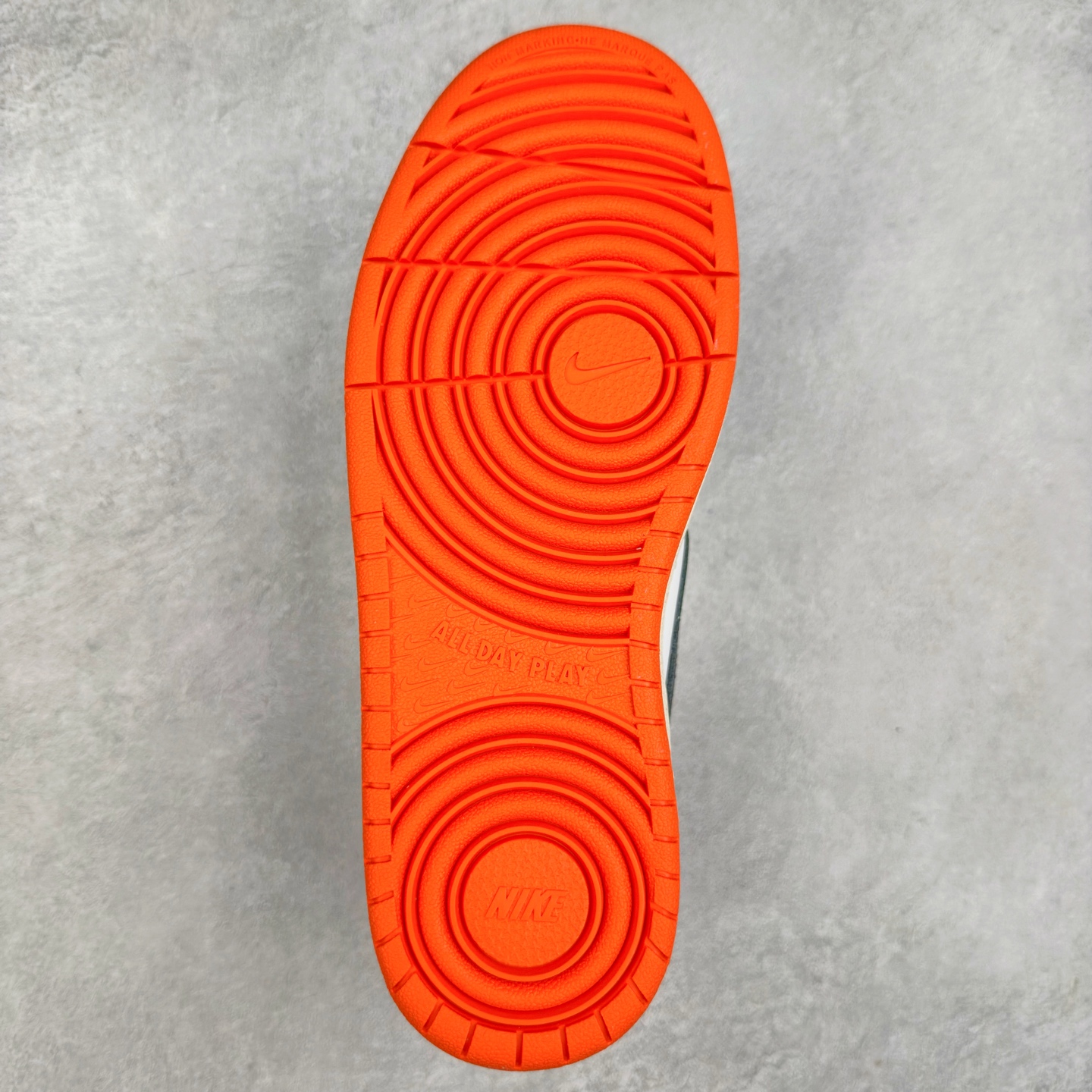 图片[9]-＃奥莱订单福利 NK Court Borough Low CB2 低帮百搭透气休闲运动板鞋 独家渠道 市面未流通批次 奥莱直播间499 599一样的东西 碾压市面现存所有版本 公司一样的东西 超值回馈 帮你省钱 支持各种鉴定 经典耐用的设计 兼顾舒适脚感和出众风范 演绎匠心之作 结构性的支撑贴合感结合复古篮球设计 塑就场外全明星风范 尺码：35.5 36 36.5 37.5 38 38.5 39 40 40.5 41 42 42.5 43 44 44.5-选品中心