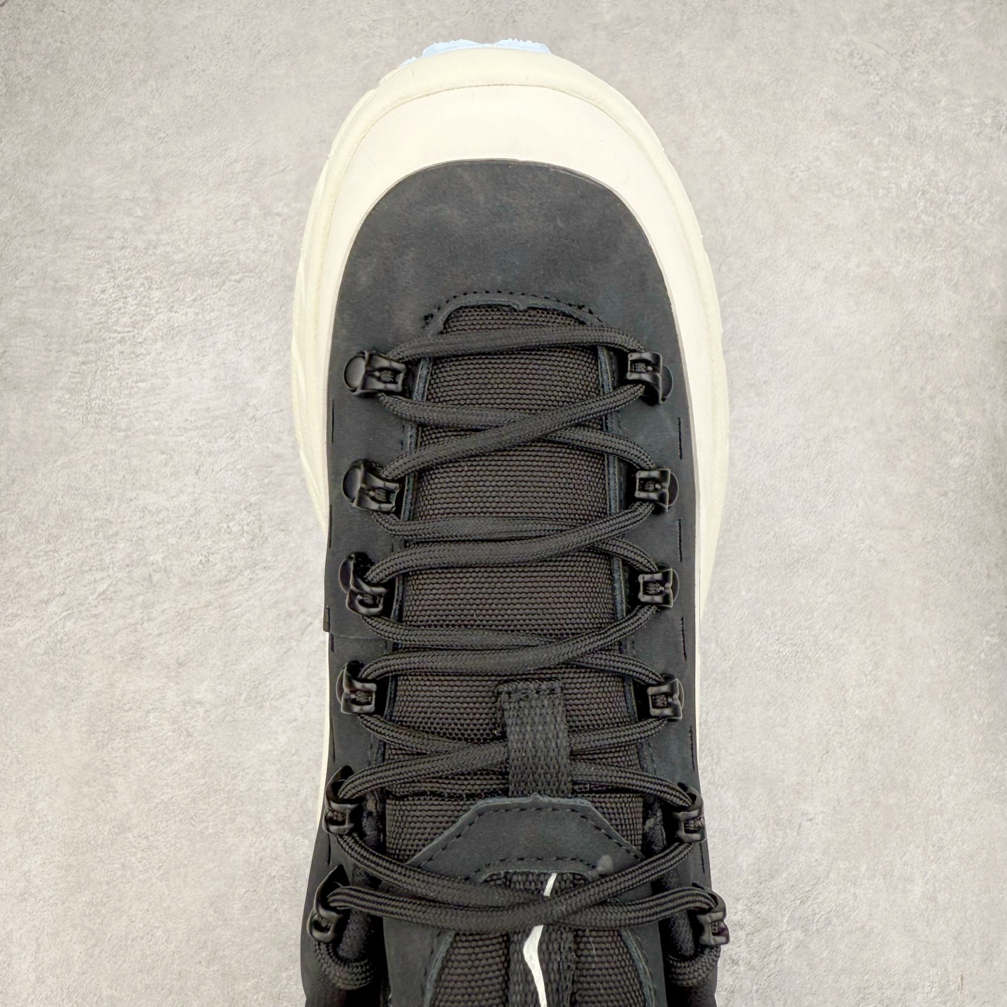 图片[4]-HOKA ONE ONE Tor Summit TP 舒适百搭防滑耐磨低帮跑步鞋 HOKA ONE ONE是来自美国的跑步鞋知名品牌，创立于2009年，始终致力于为所有跑者提供更新、更好的跑步装备。相比常规跑鞋，HOKA ONE ONE特别研发使用性能独特的几何形跑鞋中底，此种鞋底更厚、更高、回弹性也更好，除了卓越的缓冲性能，它还能为各种阶段的跑者带来更具动感、更加稳定的跑步体验。HOKAONE ONE从设计之初就清楚意识到，要保证跑者步幅的均匀一致，双脚自然而然的运动至关重要。实拍调校N版已经零色差零失真 百分百还原实物色彩所见即所得 不存在货不对板色差等低级问题 选购参考实物拍摄 不混卖不参货 只用心做好货严格选品 承诺混一赔十 尺码：36 36.5 37.5 38 38.5 39 40 40.5 41 42 42.5 43 44 44.5 45-选品中心