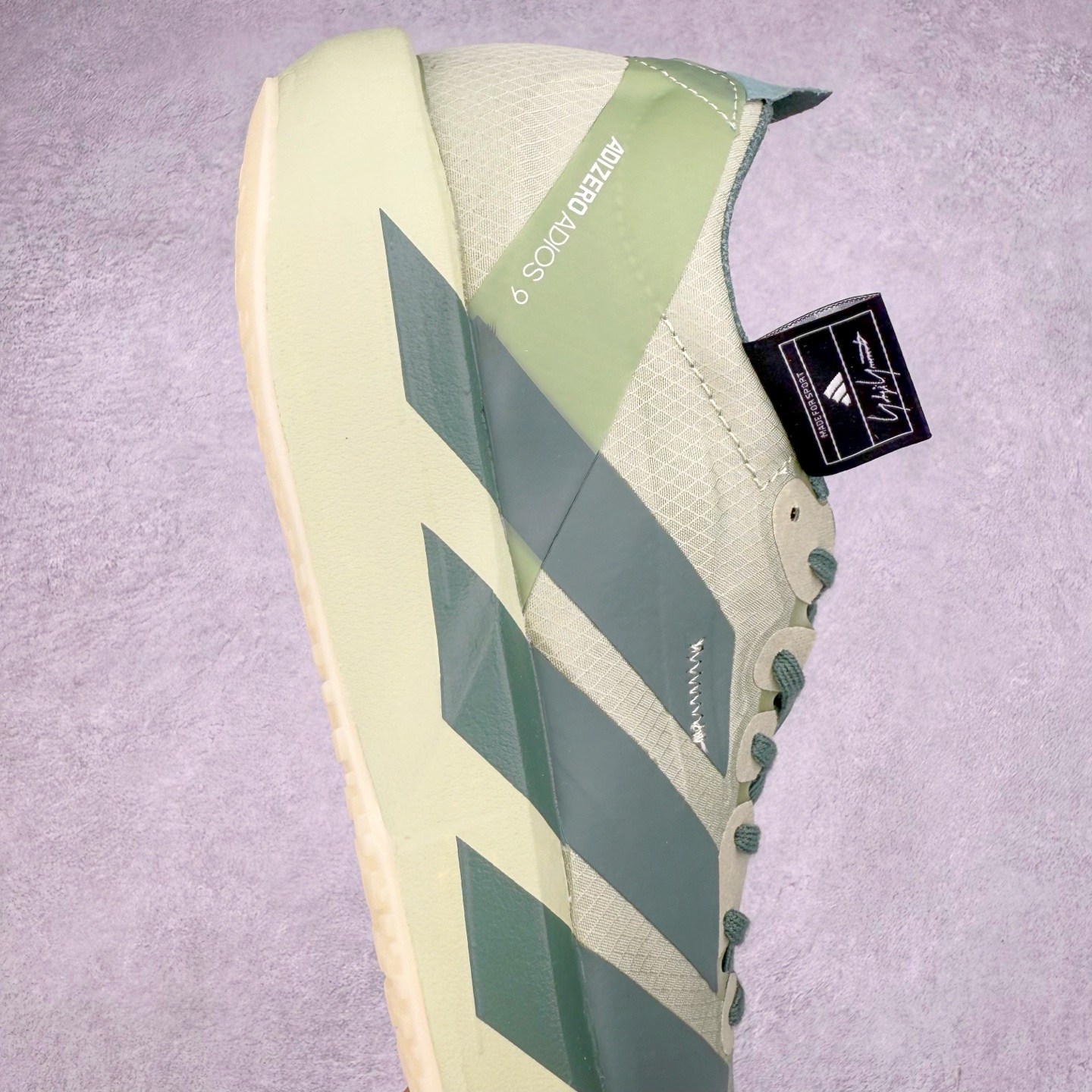 图片[6]-Y-3 Adizero Adios 9 时尚简约舒适潮流 织物耐磨低帮跑步鞋 JS3138 Y-3，这个由世界顶级设计师山本耀司（YohjiYamamoto）担任创意总监与adidas合作的全新品牌正式于2006春夏进入中国。品牌的Y代表YohjiYamamoto，而3则代表adidas三条线的logo。创意总监山本耀司将其个人品牌的简洁、极具设计感的风格融入Y-3，完美地给我们展现一个高档时尚的运动品牌形象。朴实与冷静是Y-3的基本形象概念。Y-3的时尚本质是运动的，被誉为“黑色魔法师\\\”的山本耀司使传统运动品牌adidas赫然跃上了Fashion的版面，运动装从此也登上大雅之堂。尺码：35.5 36 36.5 37 38 38.5 39 40 40.5 41 42 42.5 43 44 44.5 45-选品中心