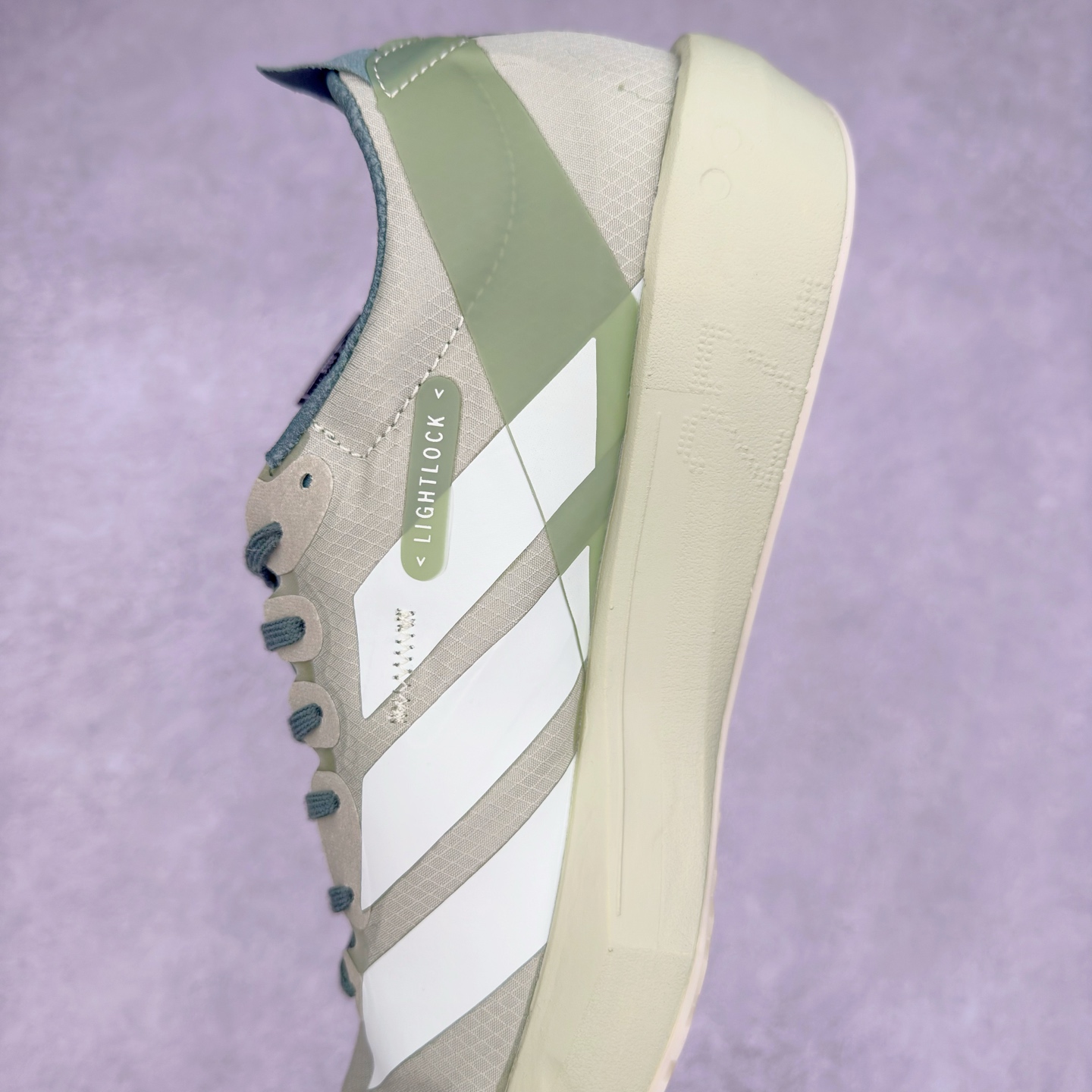 图片[7]-Y-3 Adizero Adios 9 时尚简约舒适潮流 织物耐磨低帮跑步鞋 JS3138 Y-3，这个由世界顶级设计师山本耀司（YohjiYamamoto）担任创意总监与adidas合作的全新品牌正式于2006春夏进入中国。品牌的Y代表YohjiYamamoto，而3则代表adidas三条线的logo。创意总监山本耀司将其个人品牌的简洁、极具设计感的风格融入Y-3，完美地给我们展现一个高档时尚的运动品牌形象。朴实与冷静是Y-3的基本形象概念。Y-3的时尚本质是运动的，被誉为“黑色魔法师\\\”的山本耀司使传统运动品牌adidas赫然跃上了Fashion的版面，运动装从此也登上大雅之堂。尺码：35.5 36 36.5 37 38 38.5 39 40 40.5 41 42 42.5 43 44 44.5 45-选品中心