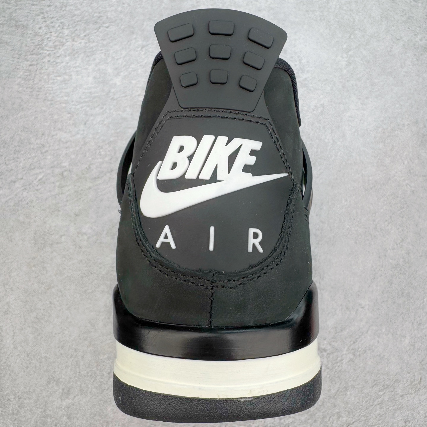 图片[8]-＃K版纯原 Nigel Sylvester x Air Jordan AJ4 Retro 联名黑魂 货号：HF4340-001 全新升级改良 原鞋原楦原纸板同源开发 完美呈现乔4的版型 内侧正确双色网格 还原细节 原厂皮料 正确气垫颜色 正确网格工艺 正确拉帮工艺 全鞋原装材料制作 原档案原模具打造 支持全方位与正品对比 尺码：40 40.5 41 42 42.5 43 44 44.5 45 46 47.5-选品中心