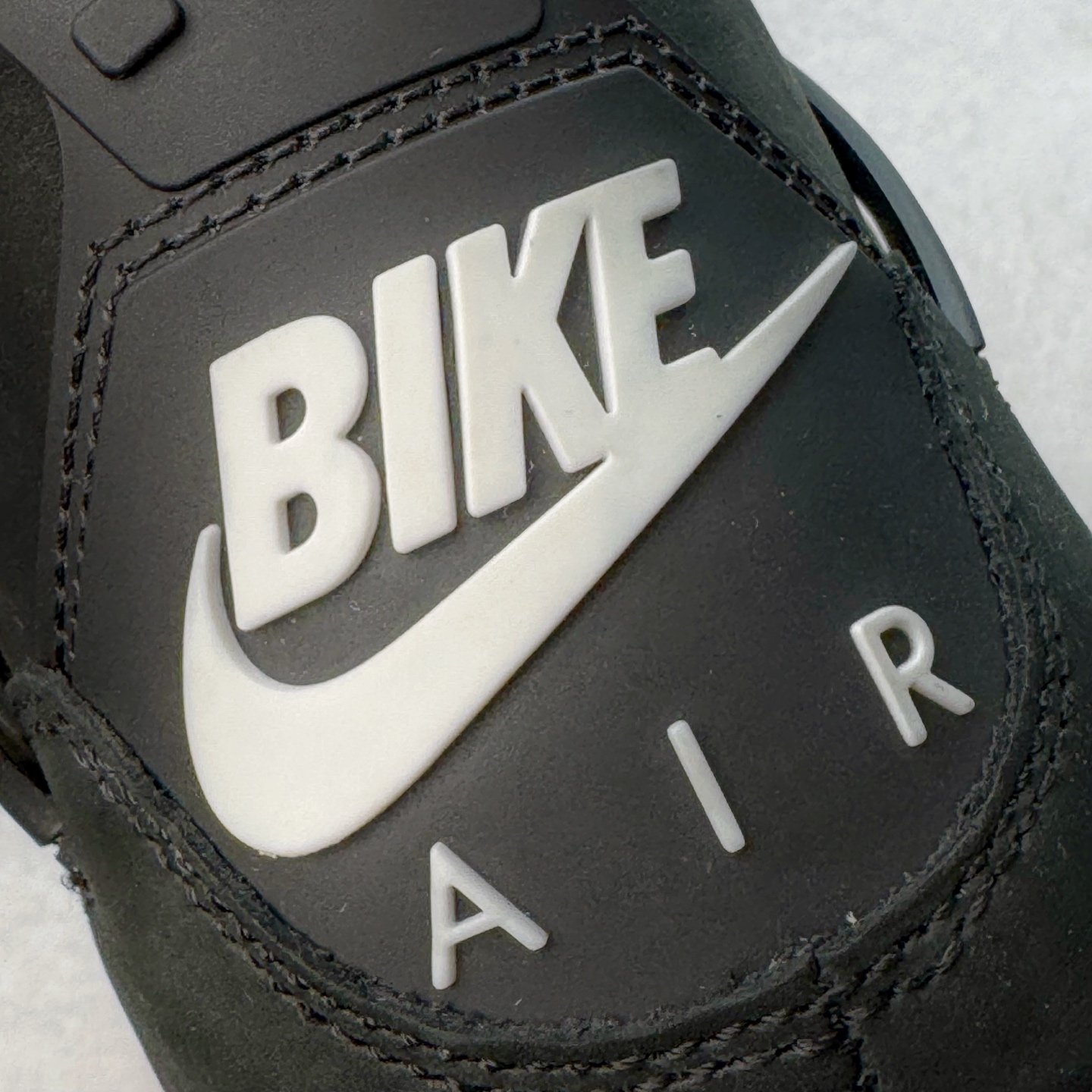 图片[14]-＃K版纯原 Nigel Sylvester x Air Jordan AJ4 Retro 联名黑魂 货号：HF4340-001 全新升级改良 原鞋原楦原纸板同源开发 完美呈现乔4的版型 内侧正确双色网格 还原细节 原厂皮料 正确气垫颜色 正确网格工艺 正确拉帮工艺 全鞋原装材料制作 原档案原模具打造 支持全方位与正品对比 尺码：40 40.5 41 42 42.5 43 44 44.5 45 46 47.5-选品中心