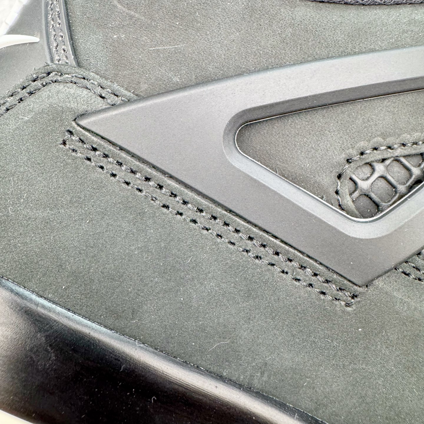 图片[15]-＃K版纯原 Nigel Sylvester x Air Jordan AJ4 Retro 联名黑魂 货号：HF4340-001 全新升级改良 原鞋原楦原纸板同源开发 完美呈现乔4的版型 内侧正确双色网格 还原细节 原厂皮料 正确气垫颜色 正确网格工艺 正确拉帮工艺 全鞋原装材料制作 原档案原模具打造 支持全方位与正品对比 尺码：40 40.5 41 42 42.5 43 44 44.5 45 46 47.5-选品中心