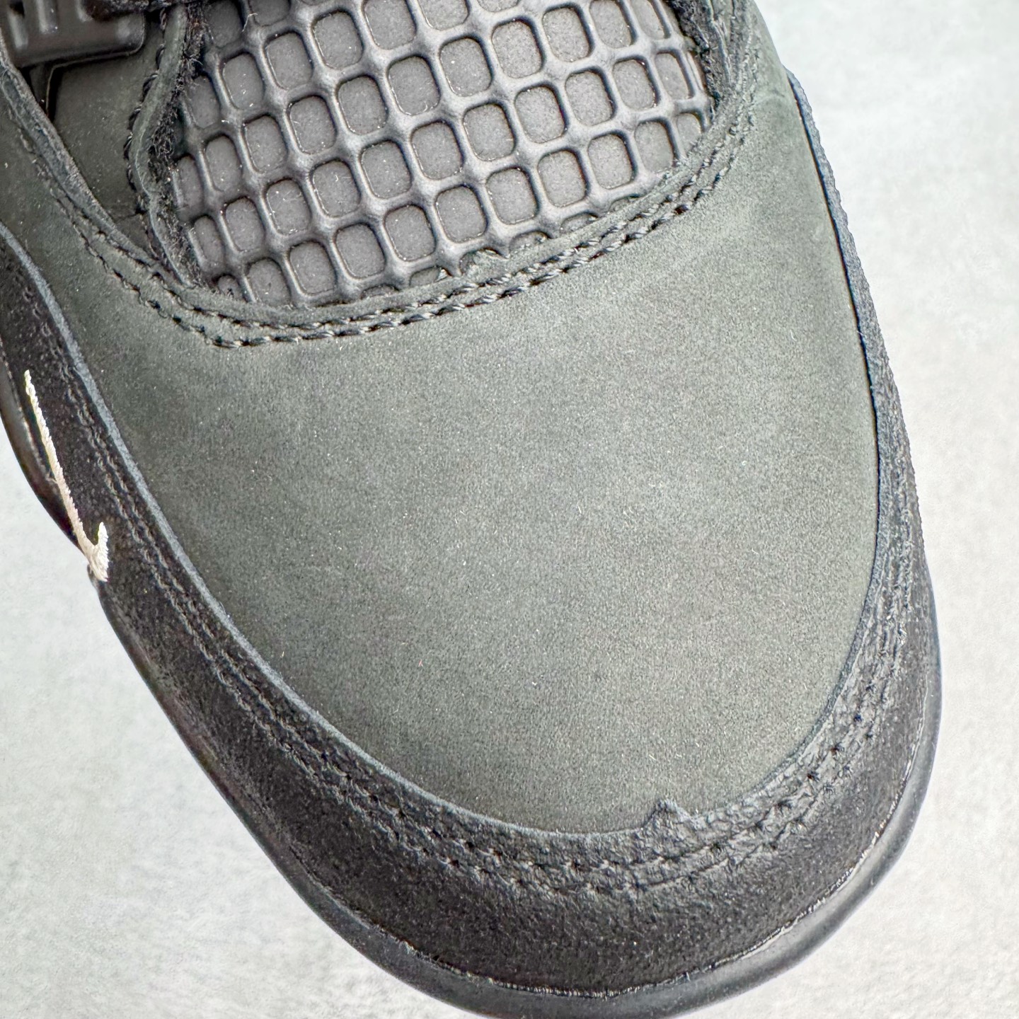 图片[13]-＃K版纯原 Nigel Sylvester x Air Jordan AJ4 Retro 联名黑魂 货号：HF4340-001 全新升级改良 原鞋原楦原纸板同源开发 完美呈现乔4的版型 内侧正确双色网格 还原细节 原厂皮料 正确气垫颜色 正确网格工艺 正确拉帮工艺 全鞋原装材料制作 原档案原模具打造 支持全方位与正品对比 尺码：40 40.5 41 42 42.5 43 44 44.5 45 46 47.5-选品中心