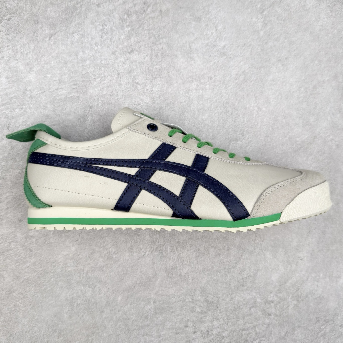 ＃C版 Asics Onitsuka Tiger MEXICO 66 亚瑟士鬼冢虎复古经典板鞋 CNY 龙年限定 白红 市场王者选手 海外订单工厂出品 长期生产补货永不断码 超成熟稳定的做工品控 原装全套纸板楦头开发 原汁原味 完美呈现版型 私模正确鞋底咬花纹路 一比一鞋头弧度高度鞋身弧度 绝不口嗨 细节品控鞋型随意秒杀市面 原档咬花纹路私模大底 一个单元有六个三角形 总体形拼接呈现花瓣状 官方四联吊牌 原装Ortholite轻量化鞋垫 原盒原配 质保卡 说明书 钢印防尘纸 纸板中底带钢印 乳胶组合鞋垫 支持全方位的对比专柜 产品从款式颜色造型上体现出追求舒适和细节的完美 鞋类更是推崇手工制作的严谨与完美 融舒适性与可穿性的设计风格 注重细节的完美和别致魅力 既保持稳重 又不失轻松的时尚感 尺码：36 37 37.5 38 39 39.5 40 40.5 41.5 42 42.5 43.5 44 45-选品中心