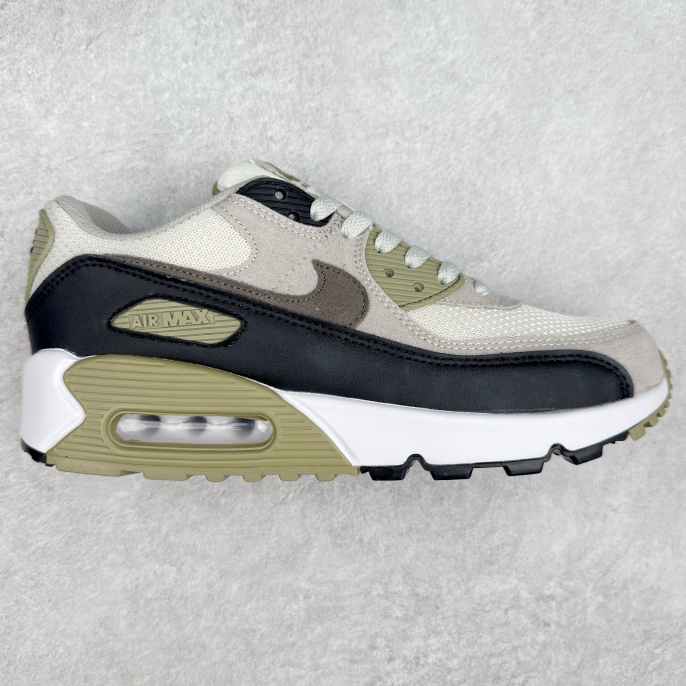 ＃MX版 NK Air MAX 90 气垫复古减震跑步鞋 DM0029-011 经典重温 独家陆续补货 外单专供大厂出品 品质稳定 一百余色 终端操作 Air Max 90于1990年推出 来自Air Max系列 在Air Max 1的基础上改进而得 增加了气垫面积 外型上也更为流线 最特別的就是加入了菱纹塑胶嵌板 为Air Max 90增添了许多潮流气息 皮革鞋面 造就出色耐穿性和支撑力 Max Air缓震配置搭配泡棉中底 令Air Max 90轻盈而舒适 华夫格橡胶外底 铸就Air Max 90非凡的抓地力 而Air Max 90不仅是一双跑鞋 它成功跨越了时间的演进 成为了球鞋文化与潮流圈中最熟为人知的鞋款之一 尺码：36 36.5 37.5 38 38.5 39 40 40.5 41 42 42.5 43 44 44.5 45-选品中心